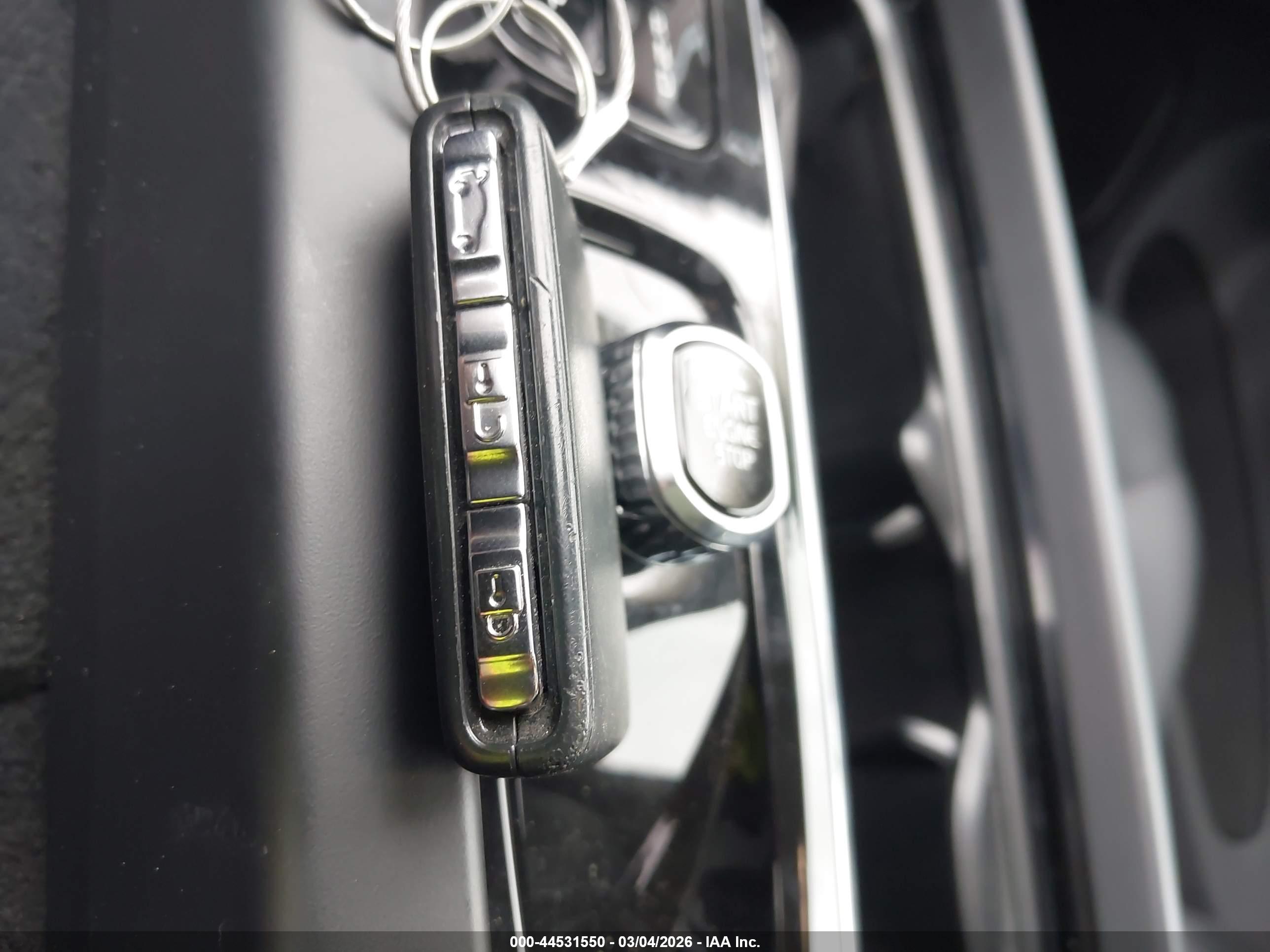 VOLVO XC60 image 11