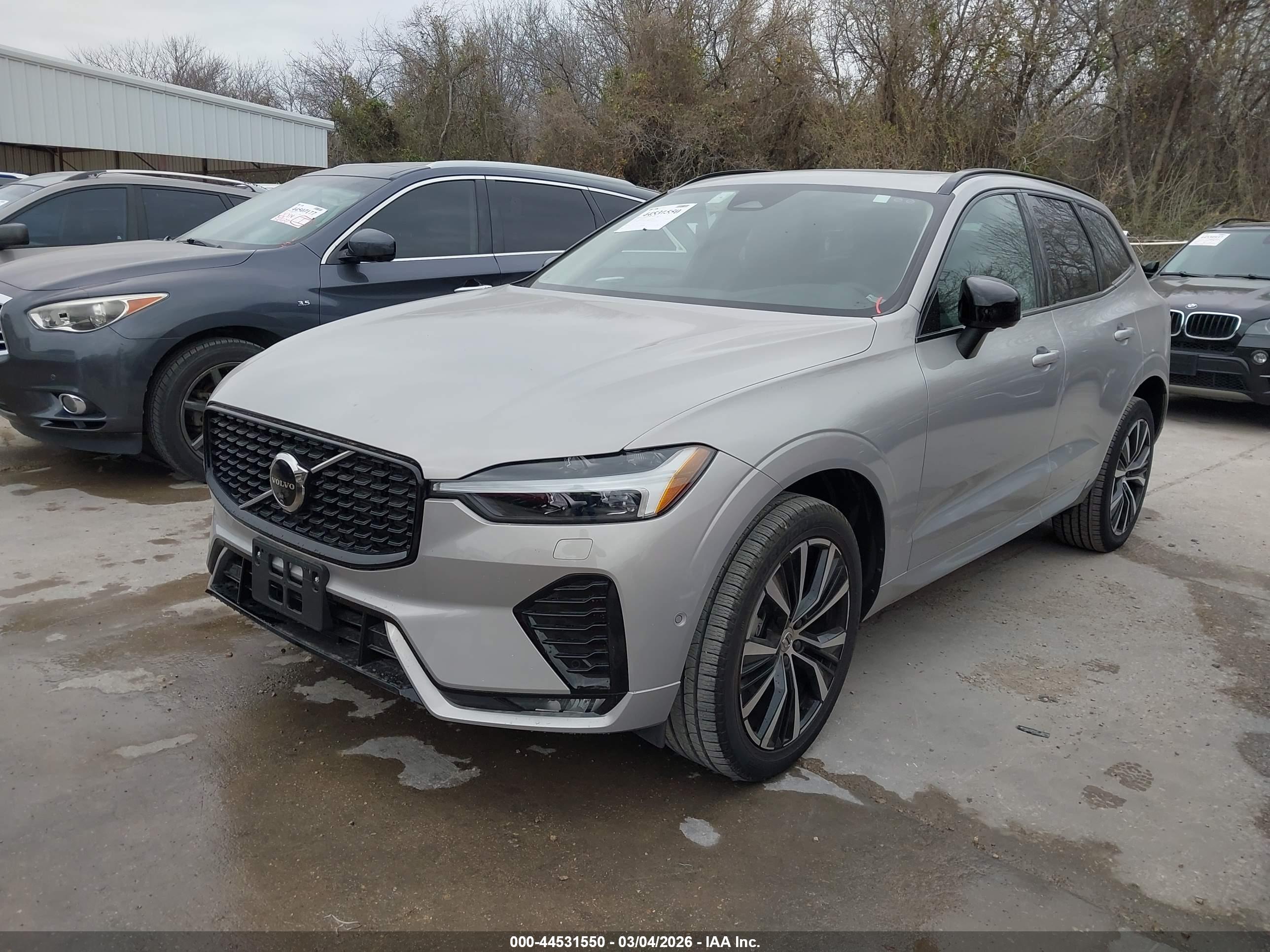 VOLVO XC60 image 2