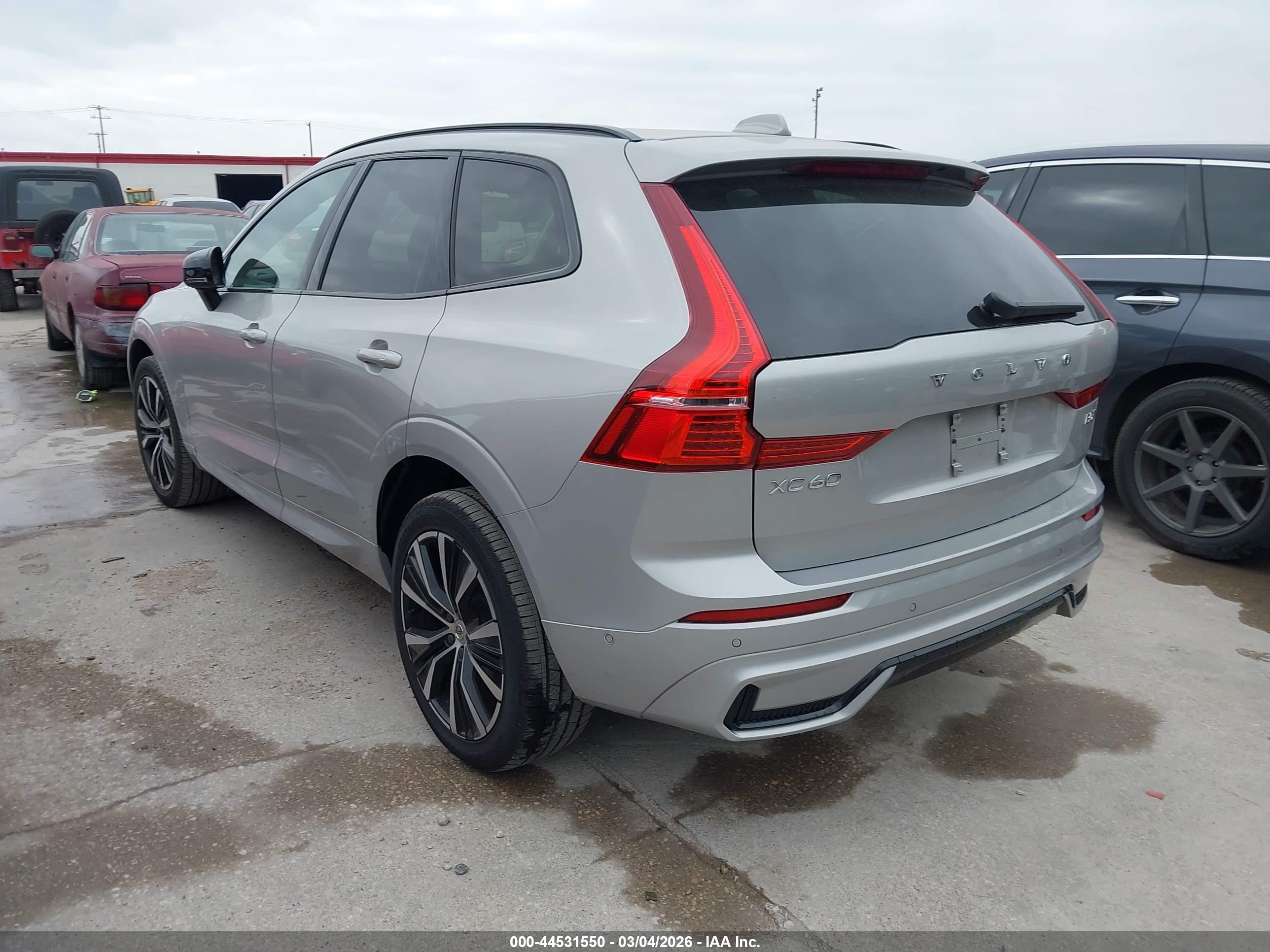VOLVO XC60 image 3