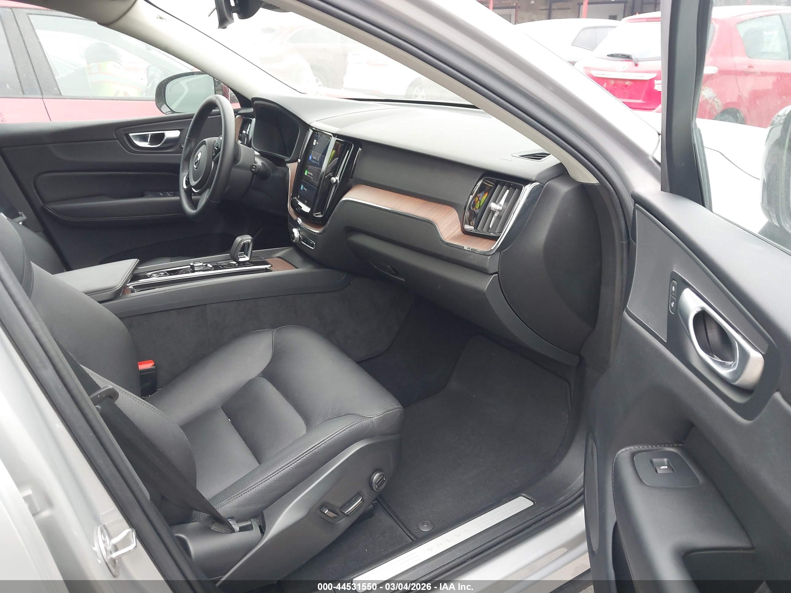 VOLVO XC60 image 5