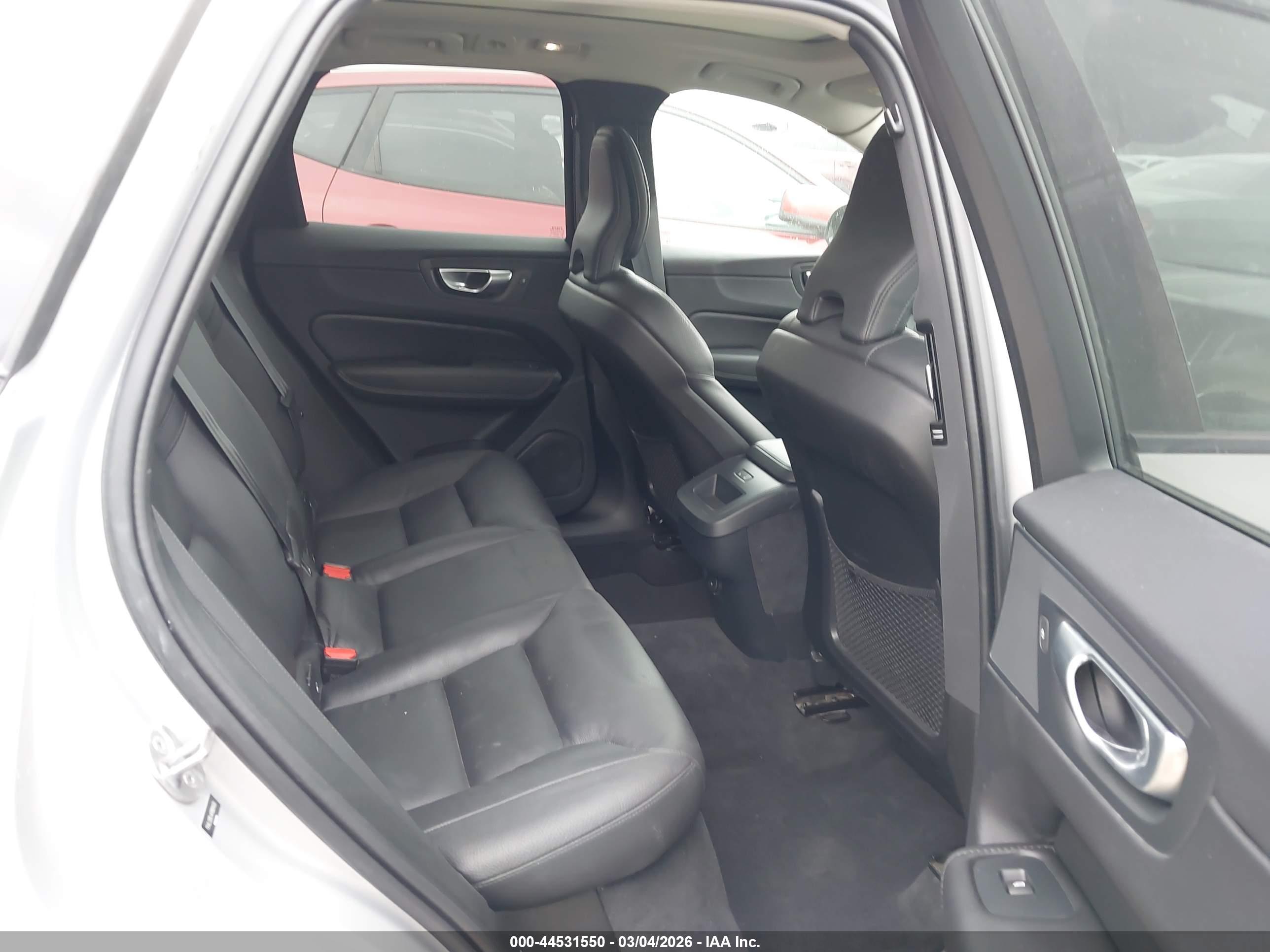 VOLVO XC60 image 8