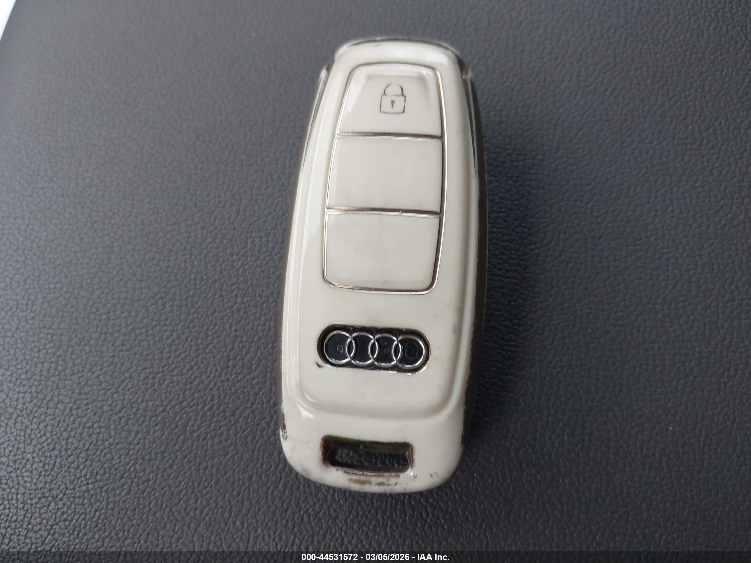 AUDI Q8 image 11