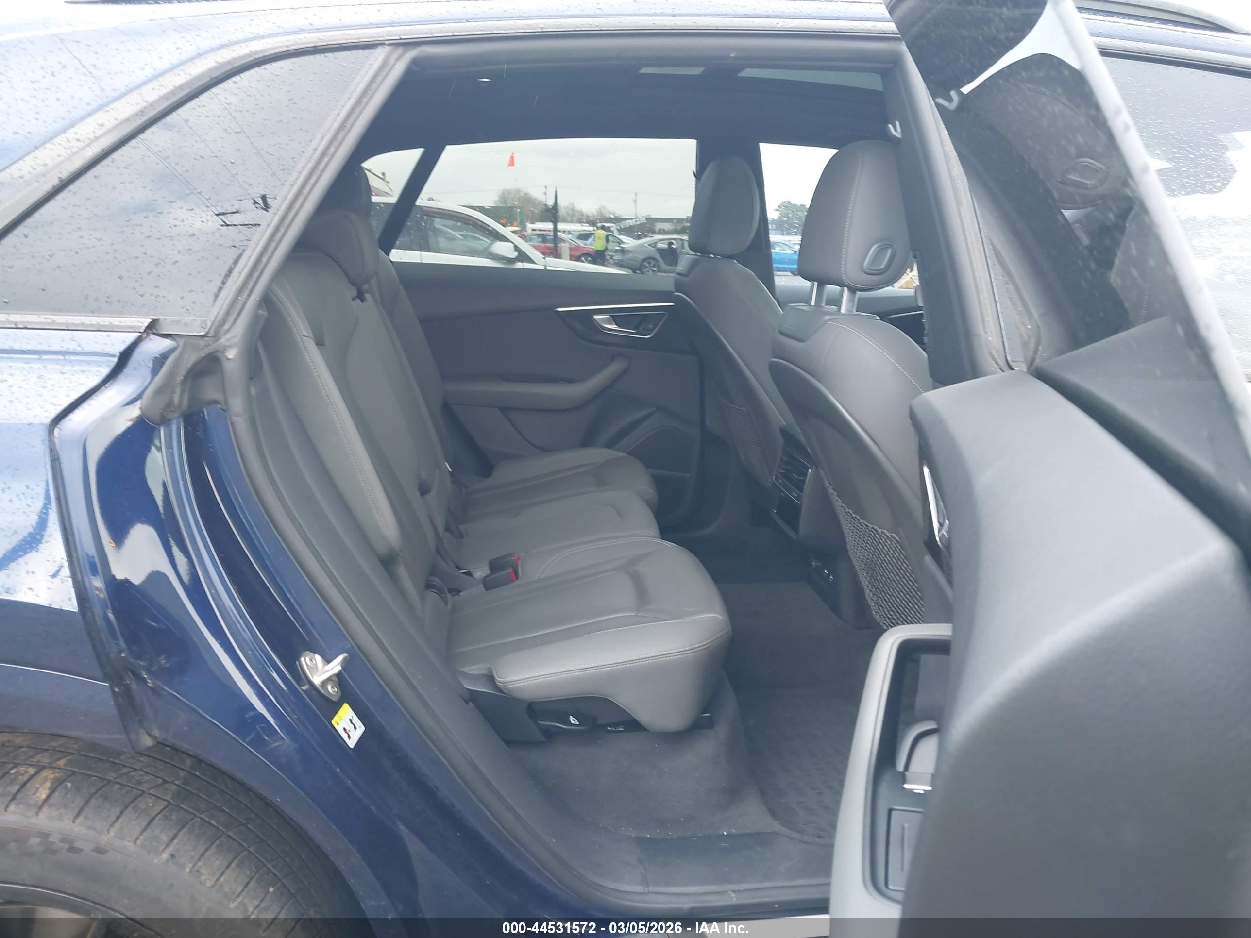 AUDI Q8 image 8