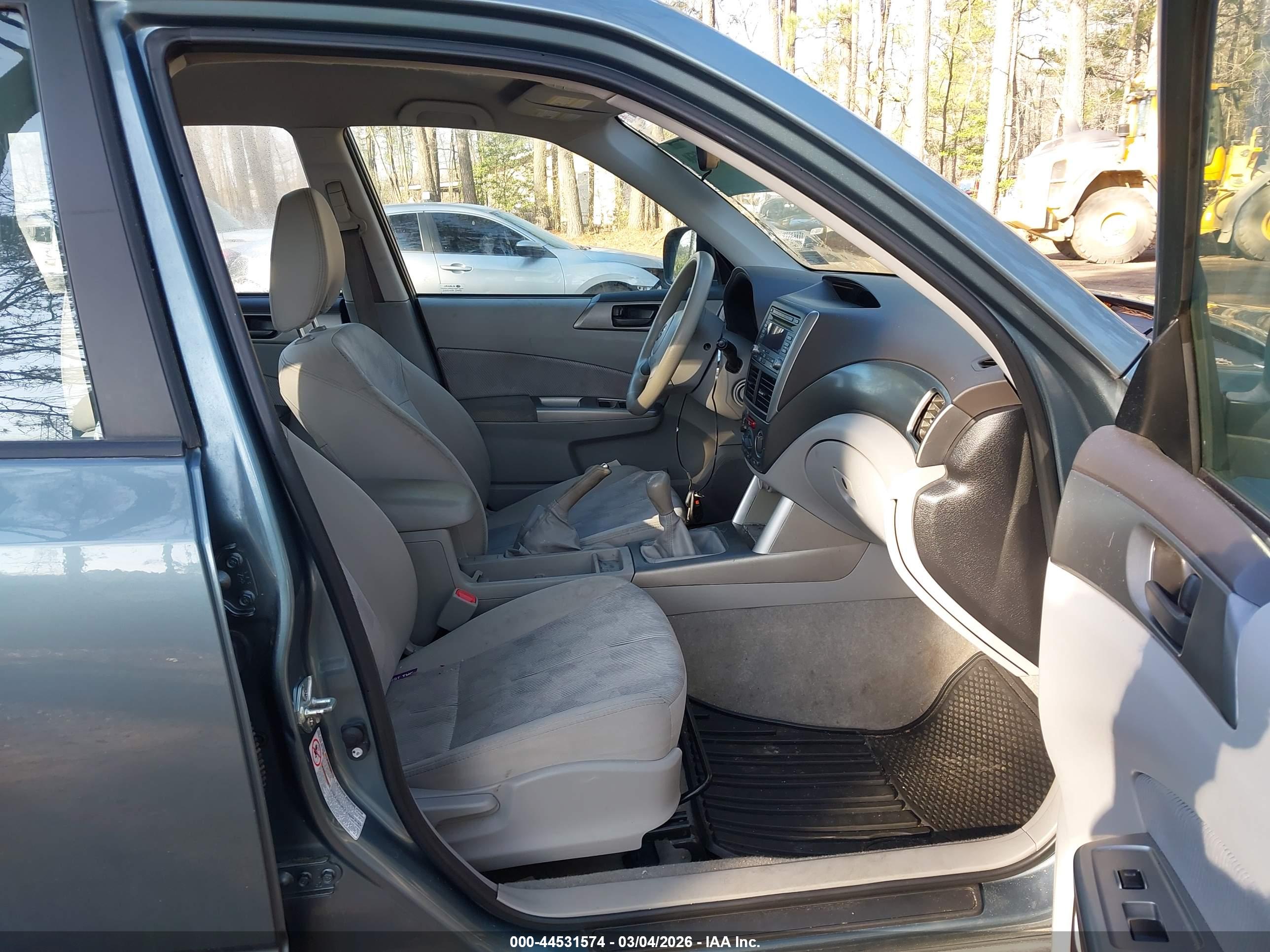 SUBARU FORESTER image 5