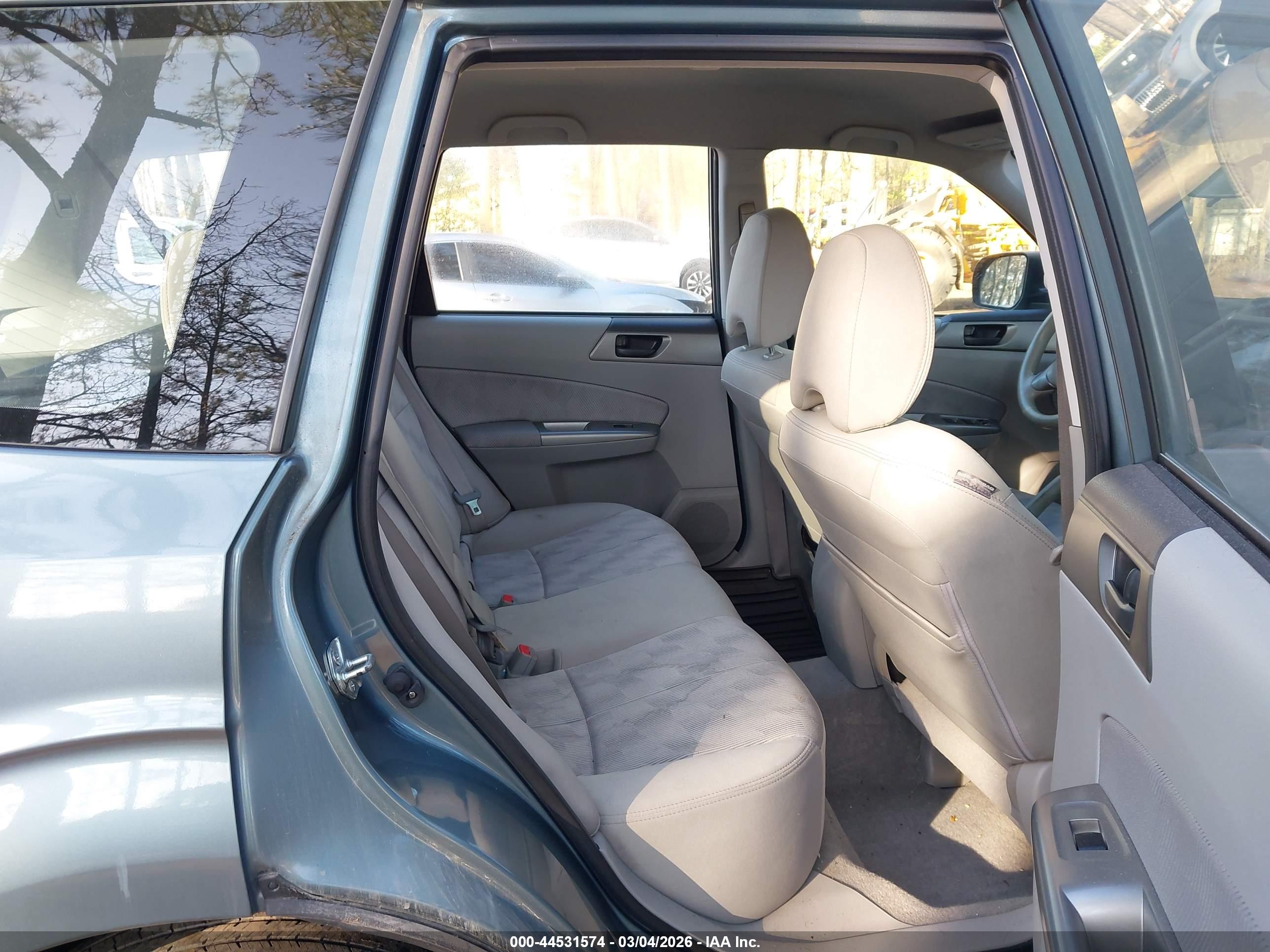 SUBARU FORESTER image 8