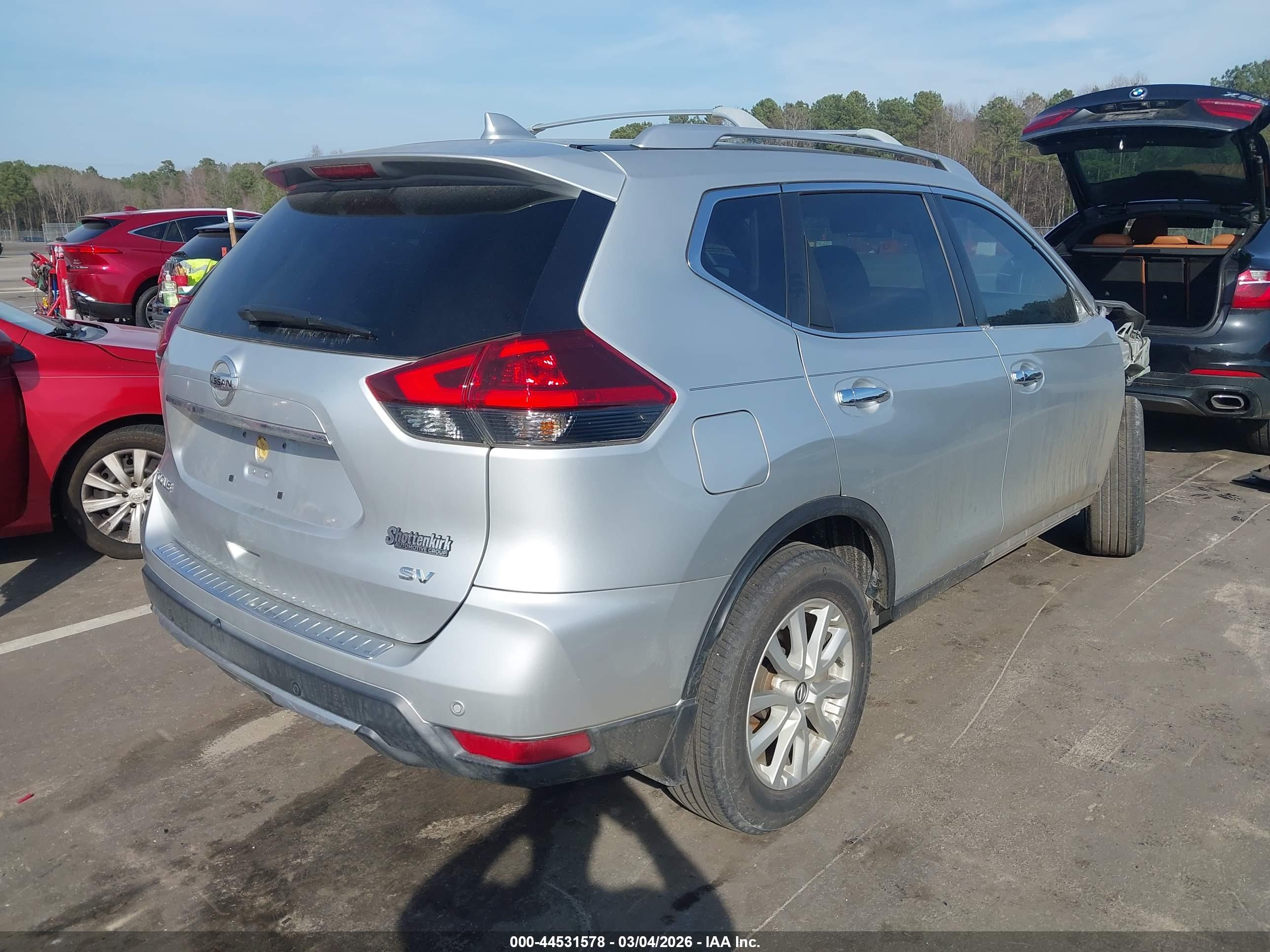 NISSAN ROGUE image 4