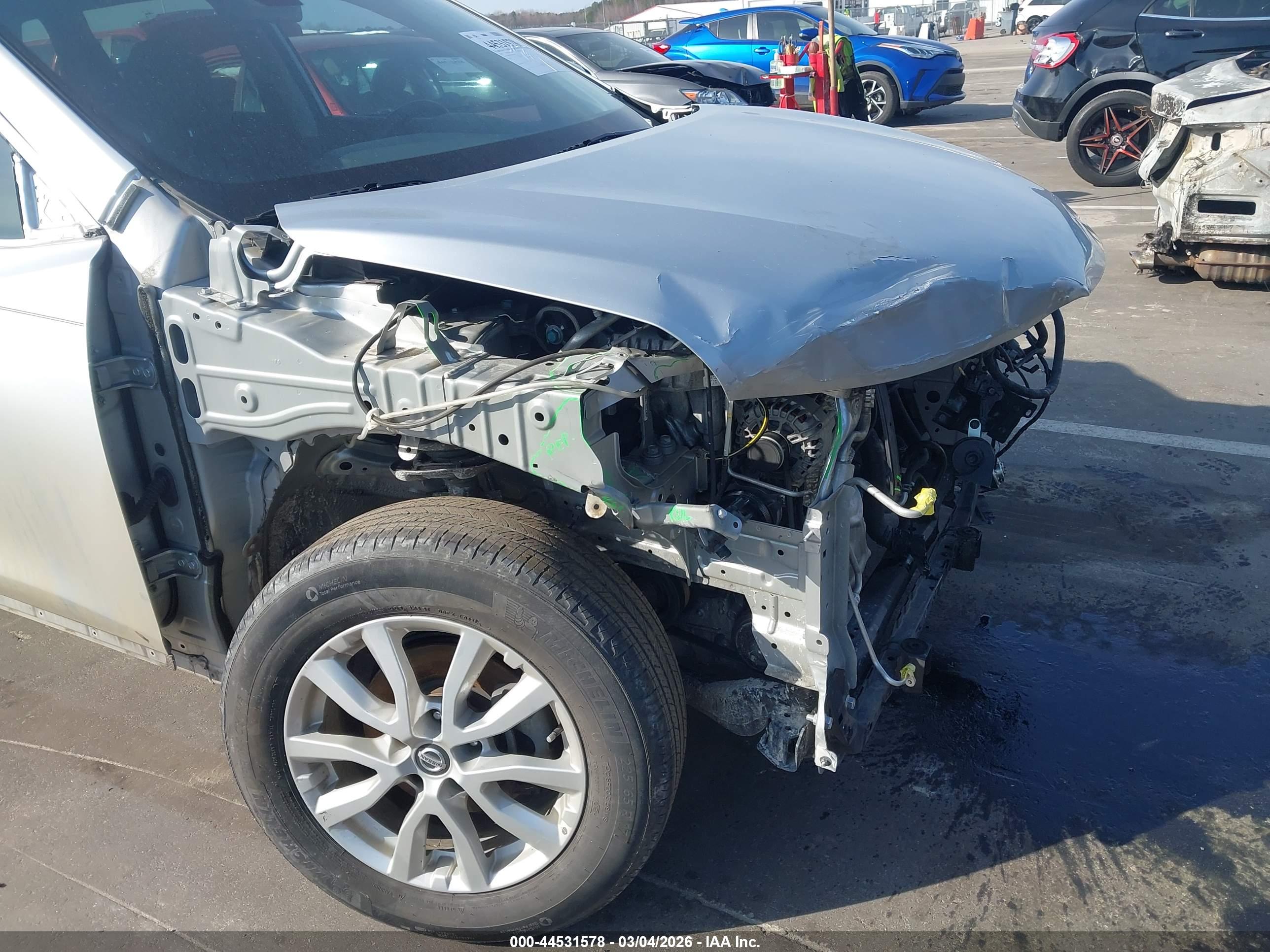 NISSAN ROGUE image 6