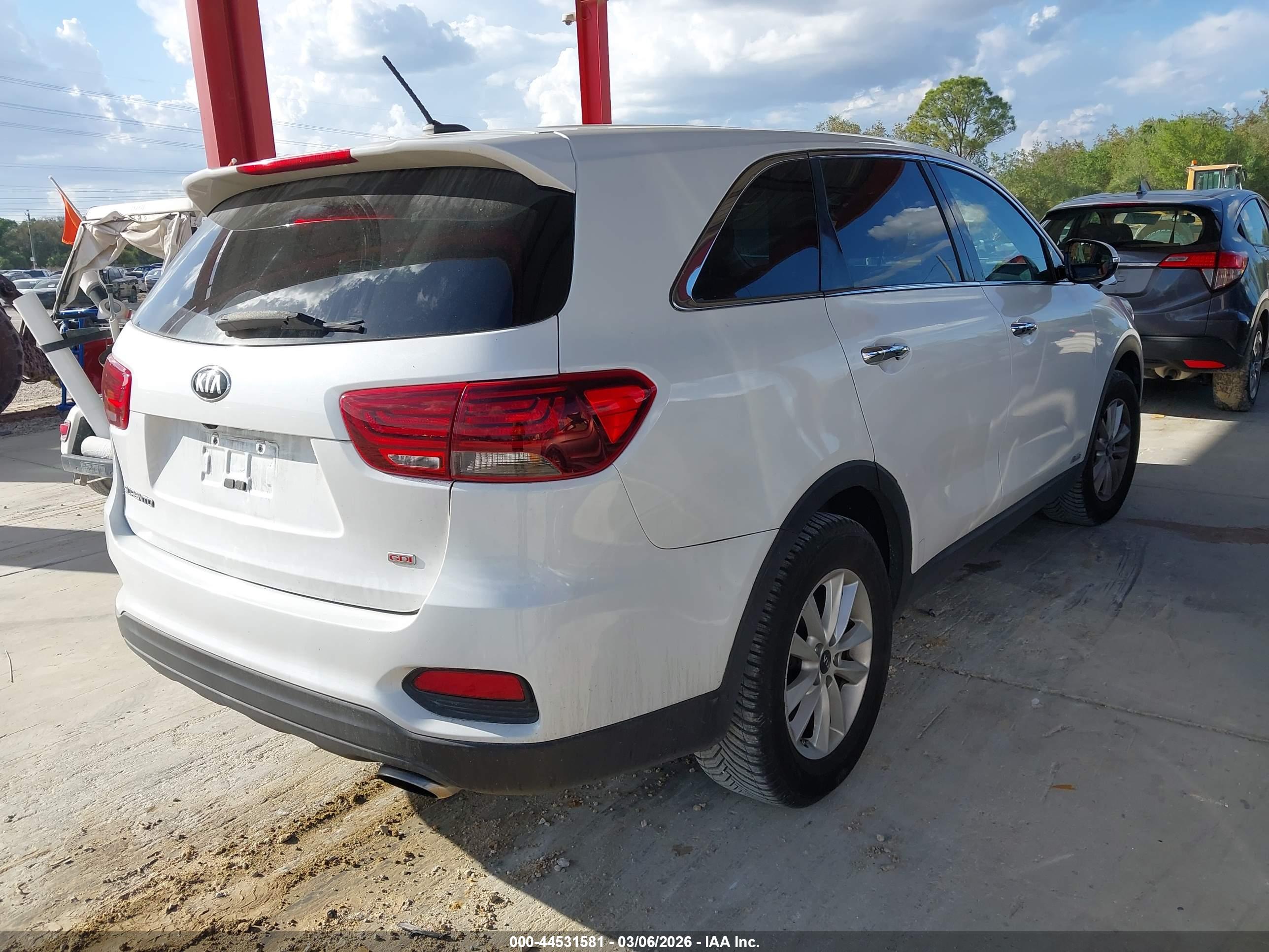 KIA SORENTO image 4