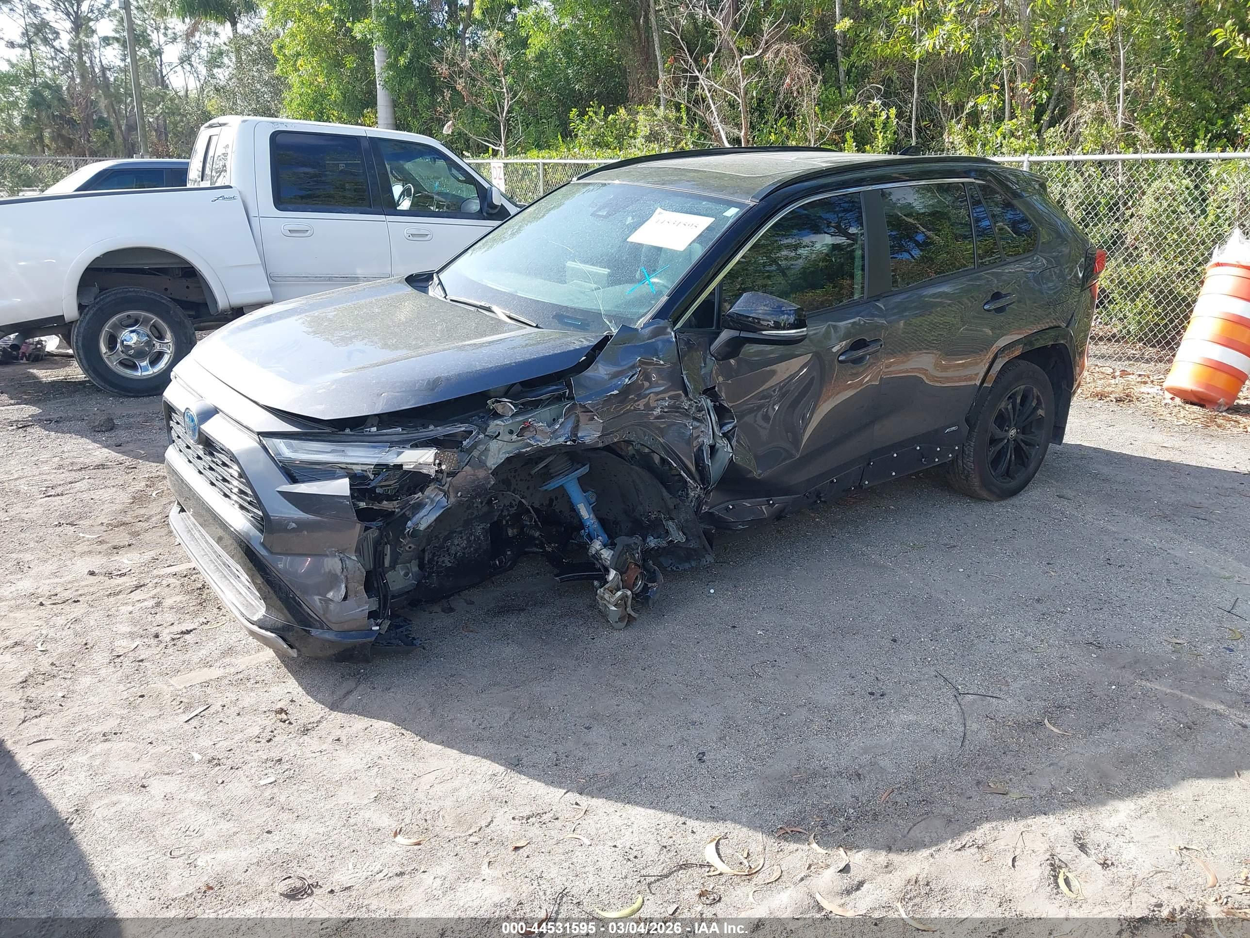 TOYOTA RAV4 image 2