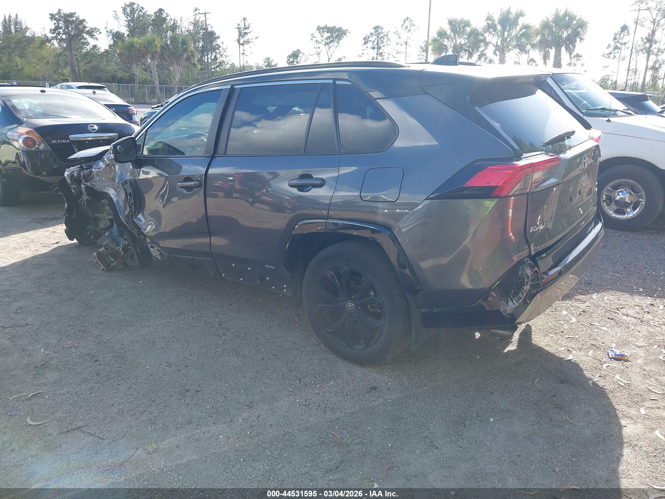 TOYOTA RAV4 image 3