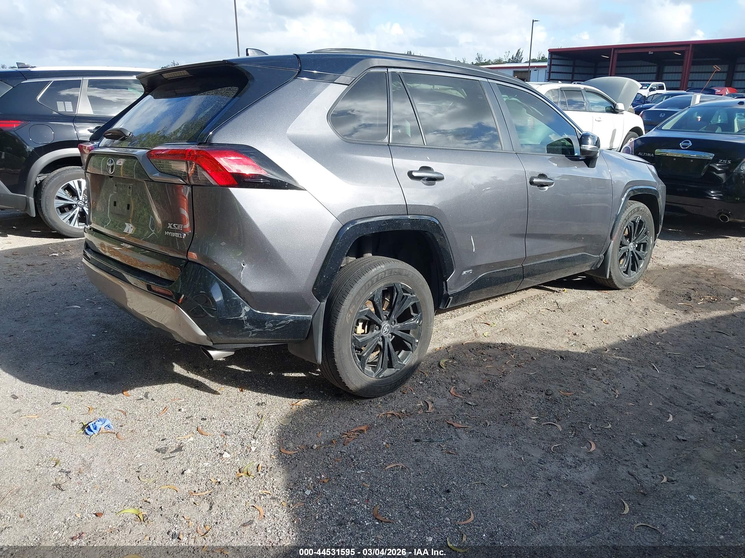 TOYOTA RAV4 image 4