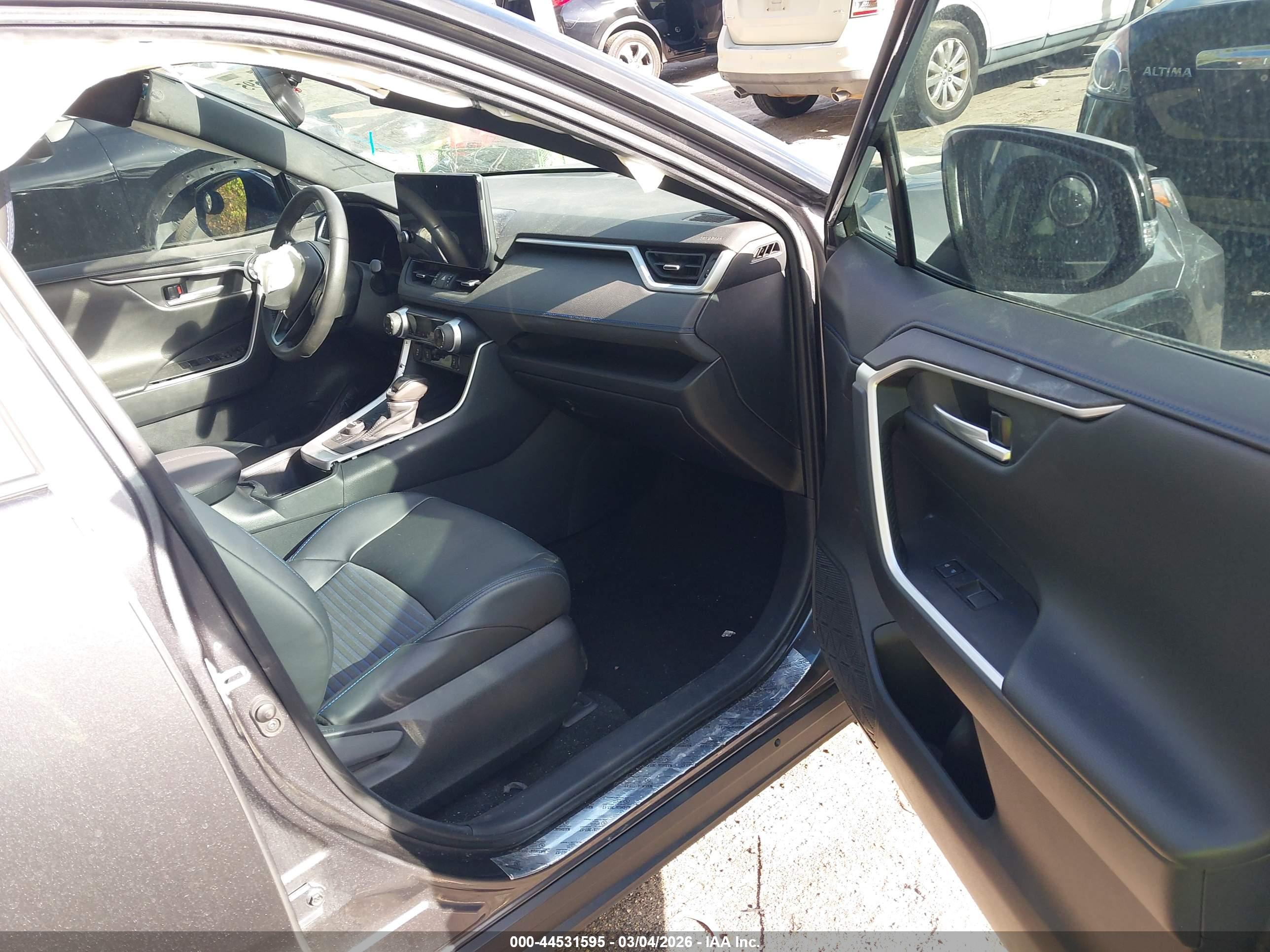 TOYOTA RAV4 image 5
