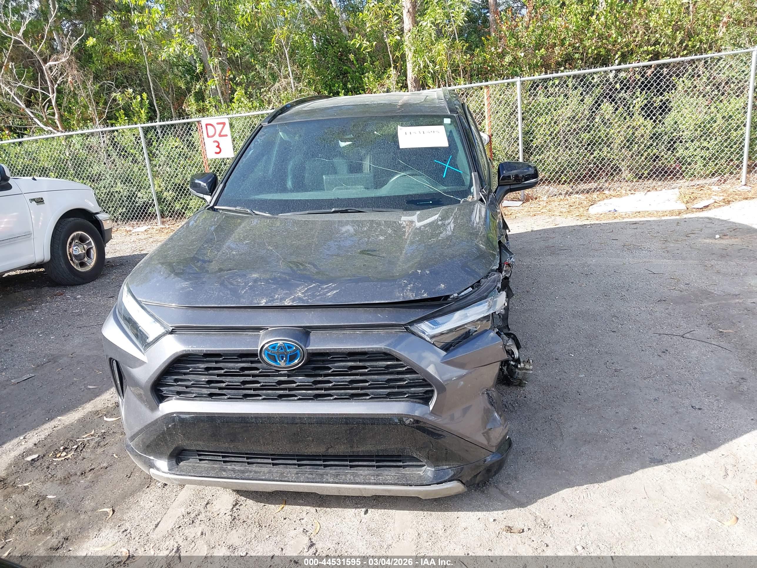 TOYOTA RAV4 image 6