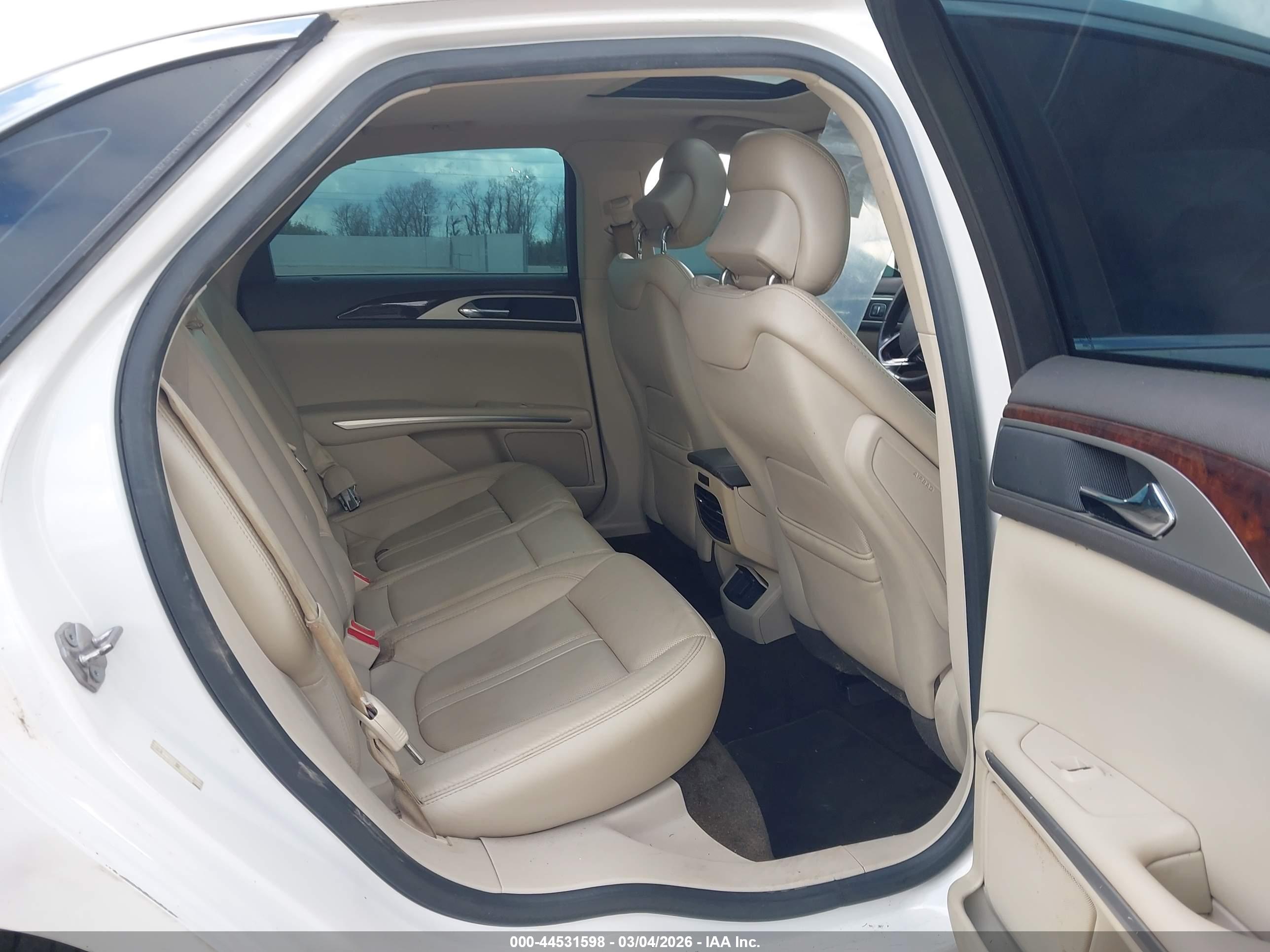 LINCOLN MKZ image 8