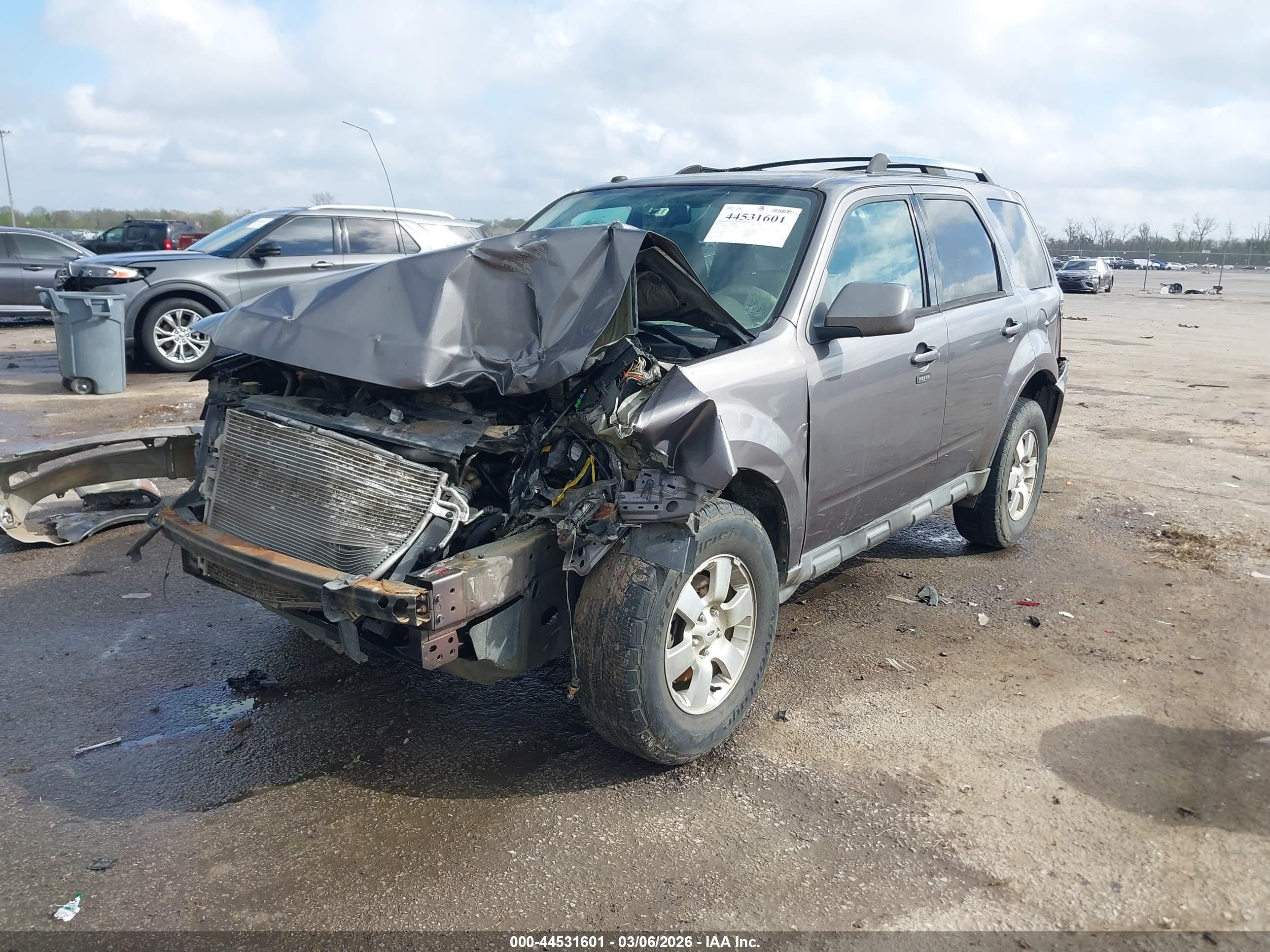 FORD ESCAPE image 2