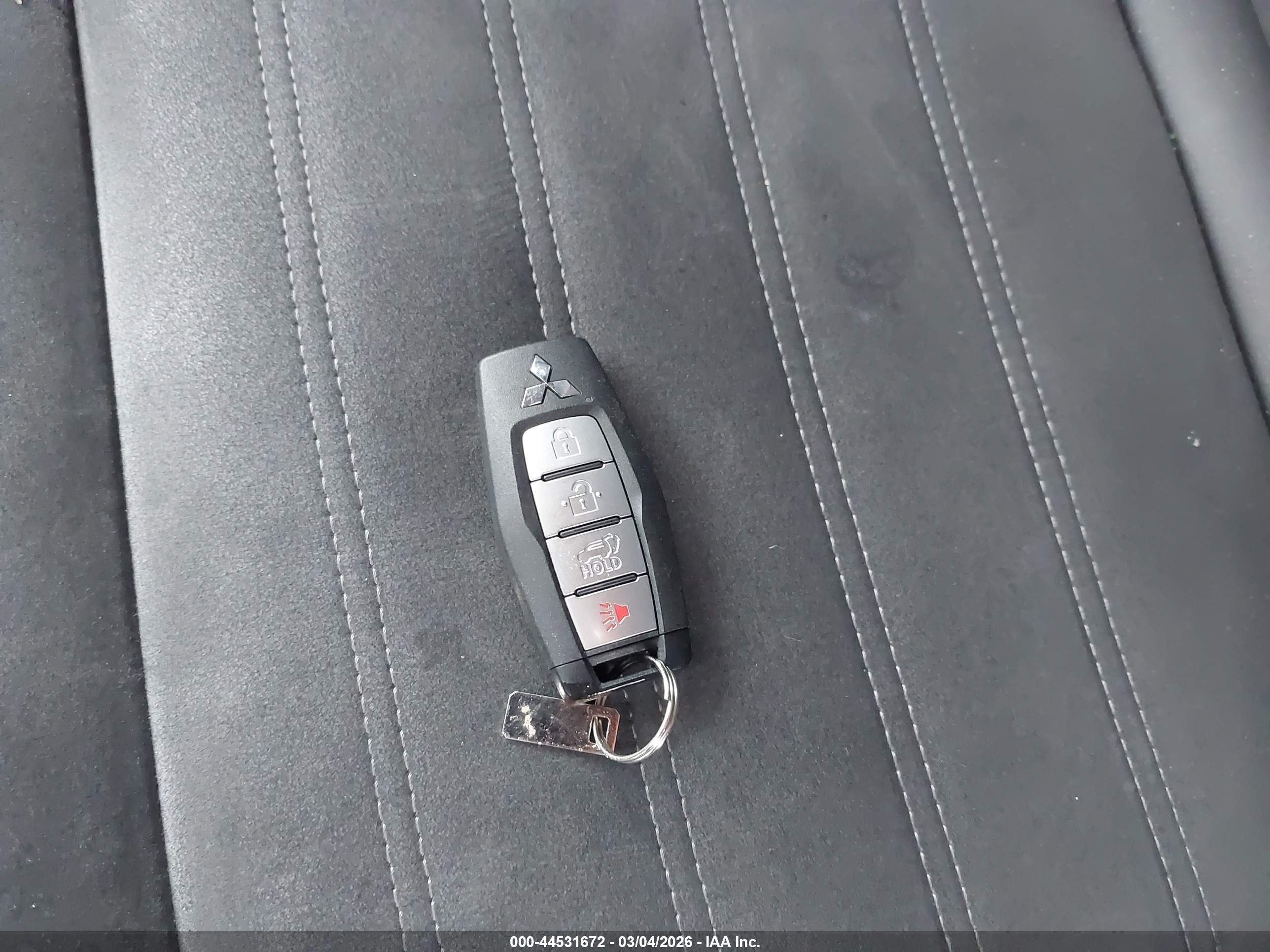 MITSUBISHI OUTLANDER image 11