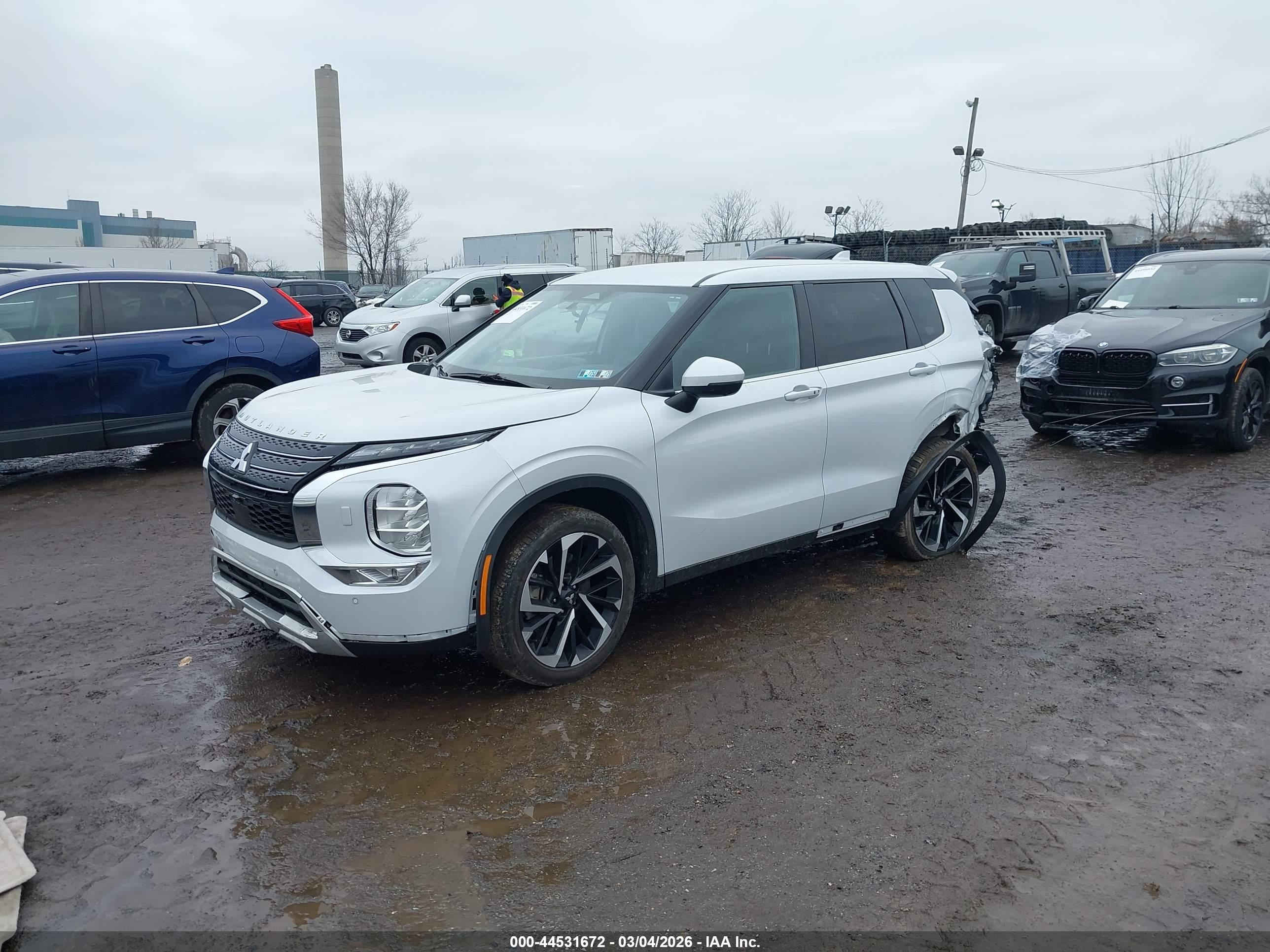 MITSUBISHI OUTLANDER image 2