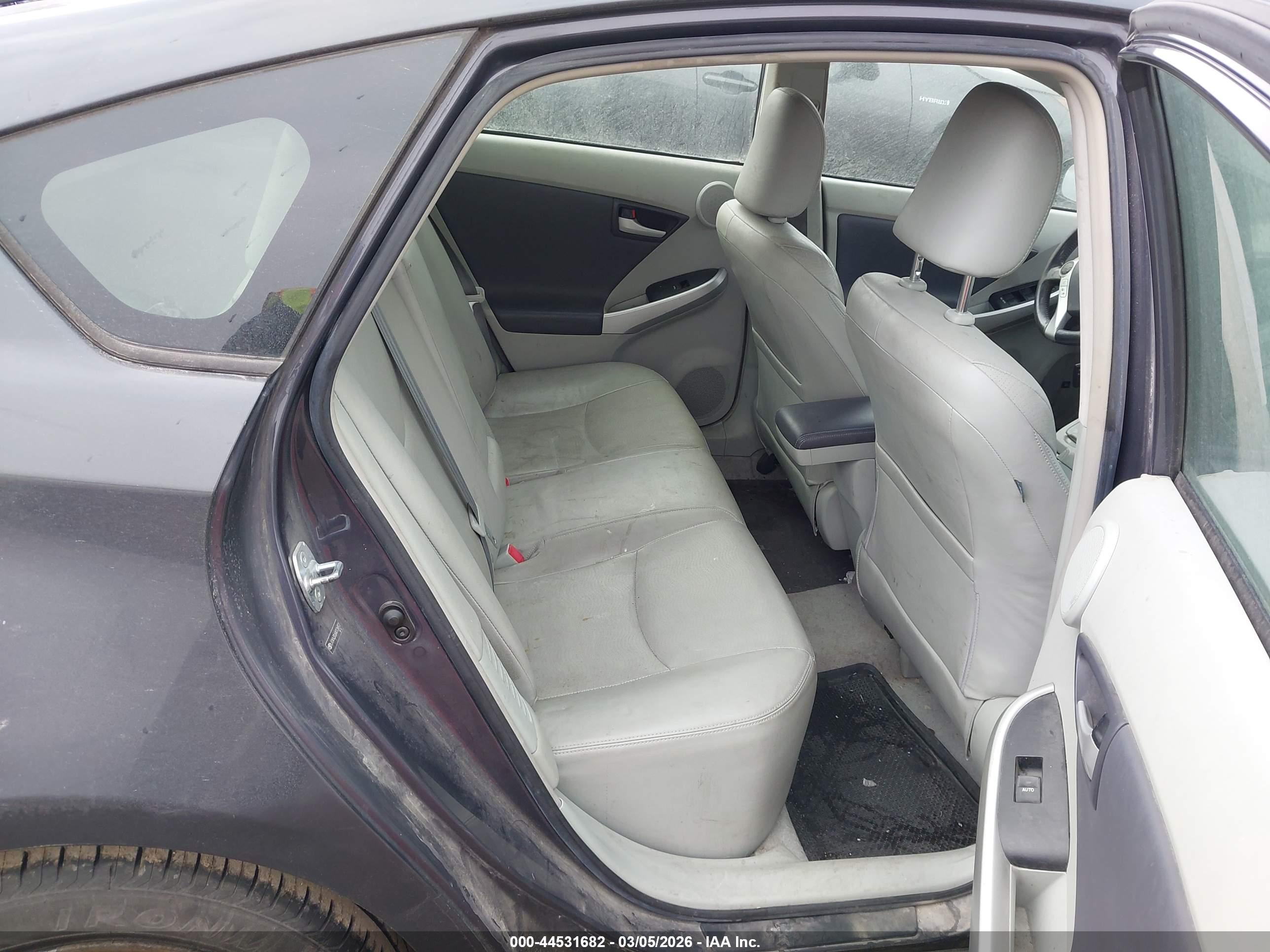 TOYOTA PRIUS image 8