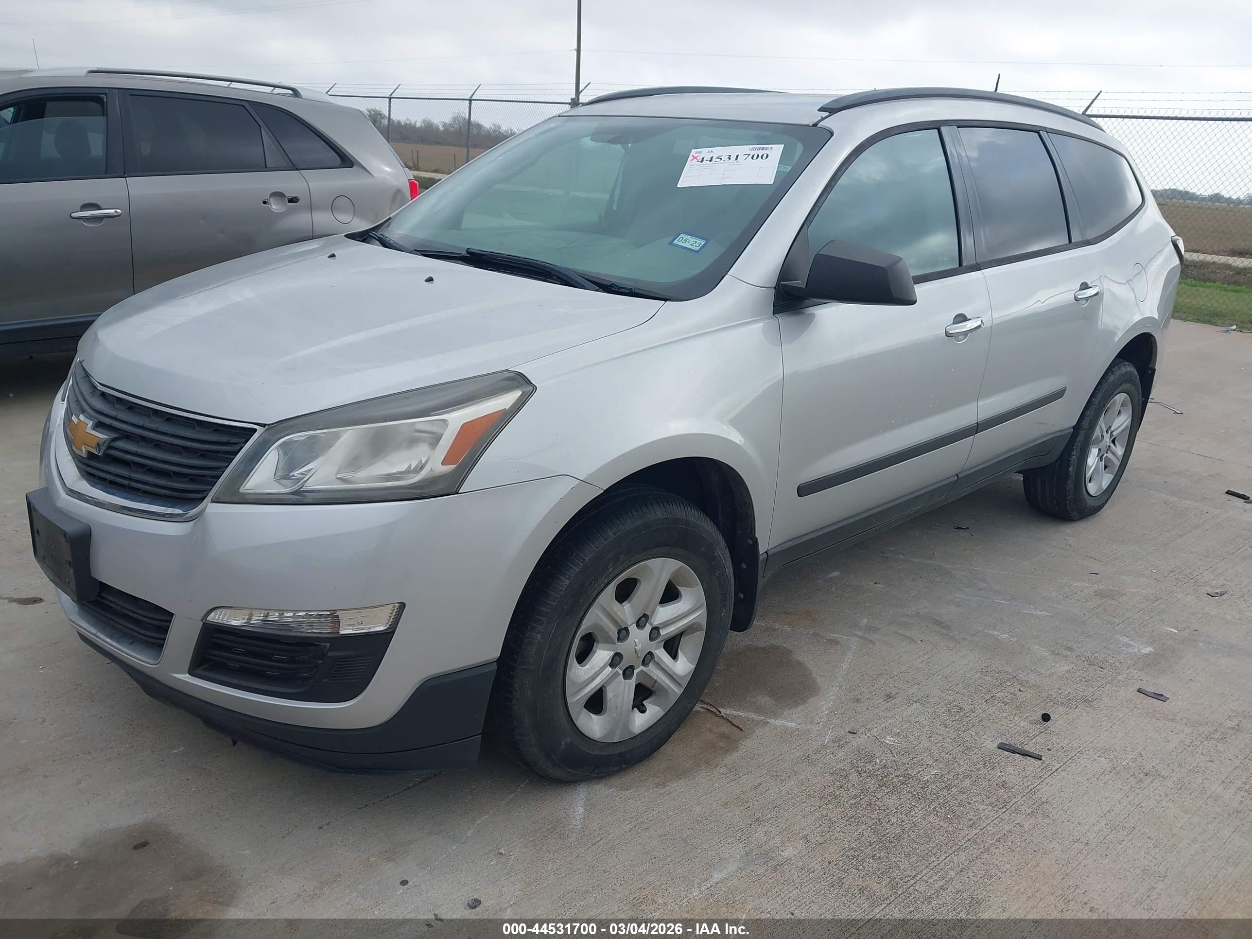 CHEVROLET TRAVERSE image 2