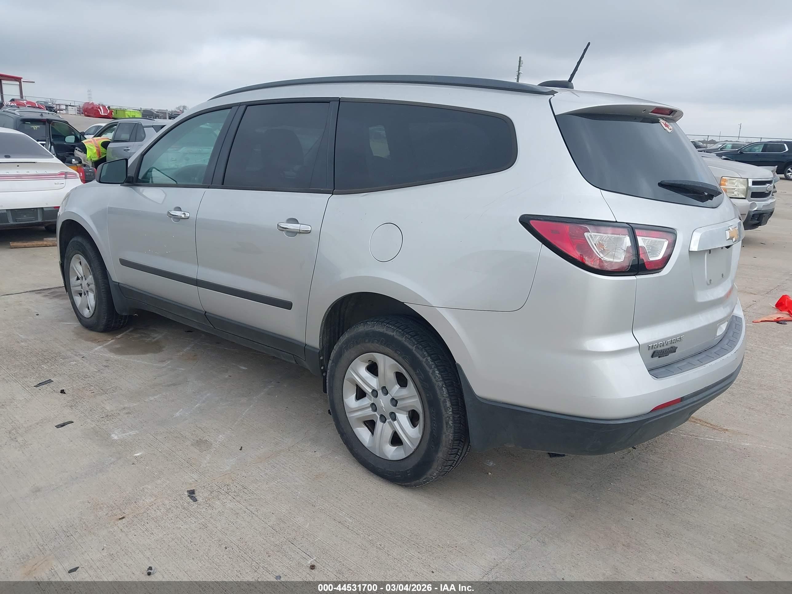 CHEVROLET TRAVERSE image 3