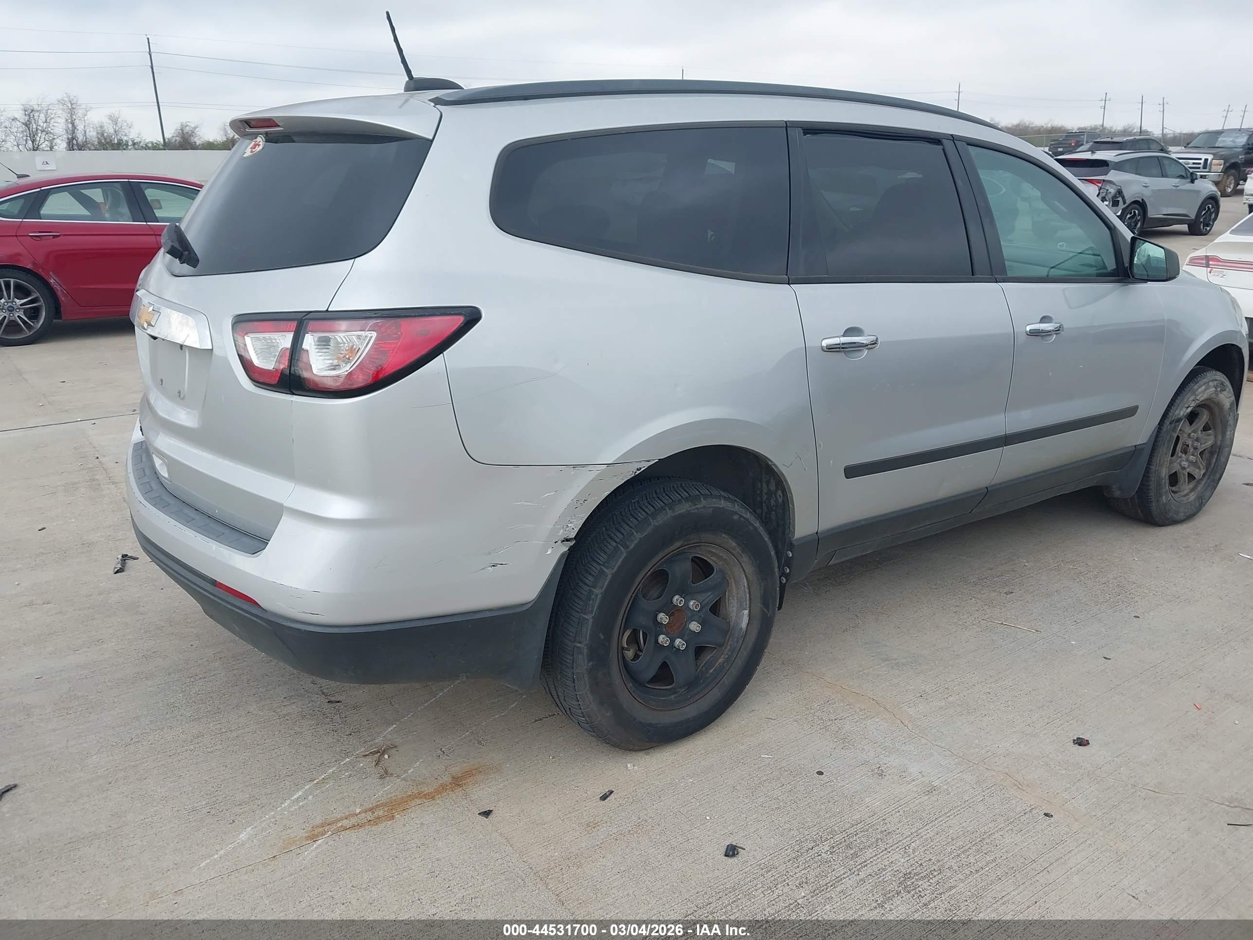 CHEVROLET TRAVERSE image 4