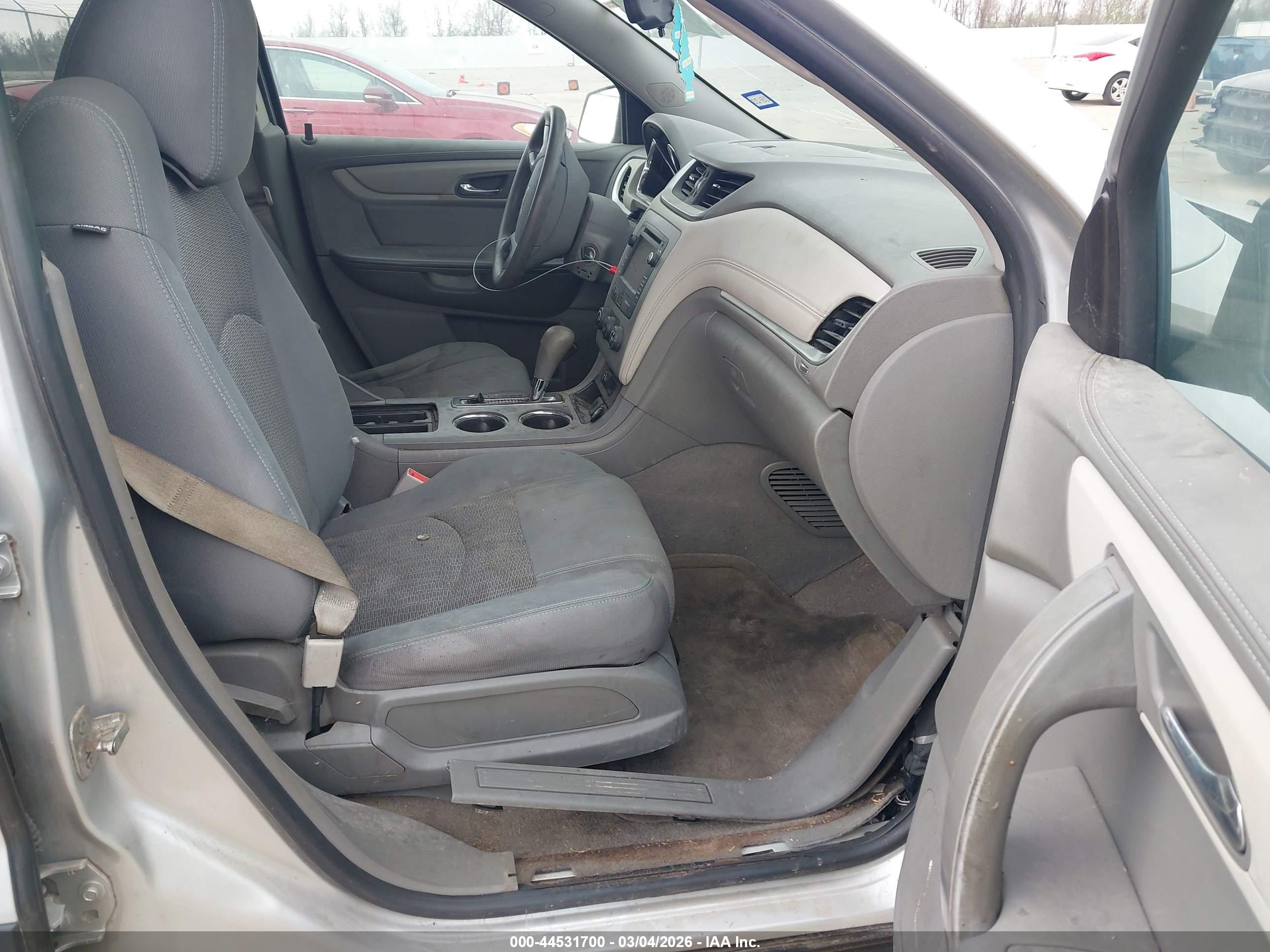 CHEVROLET TRAVERSE image 5