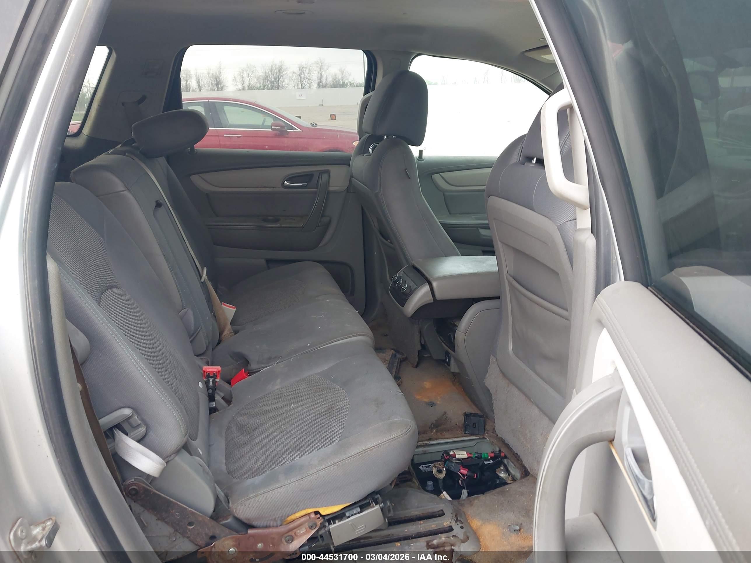 CHEVROLET TRAVERSE image 8