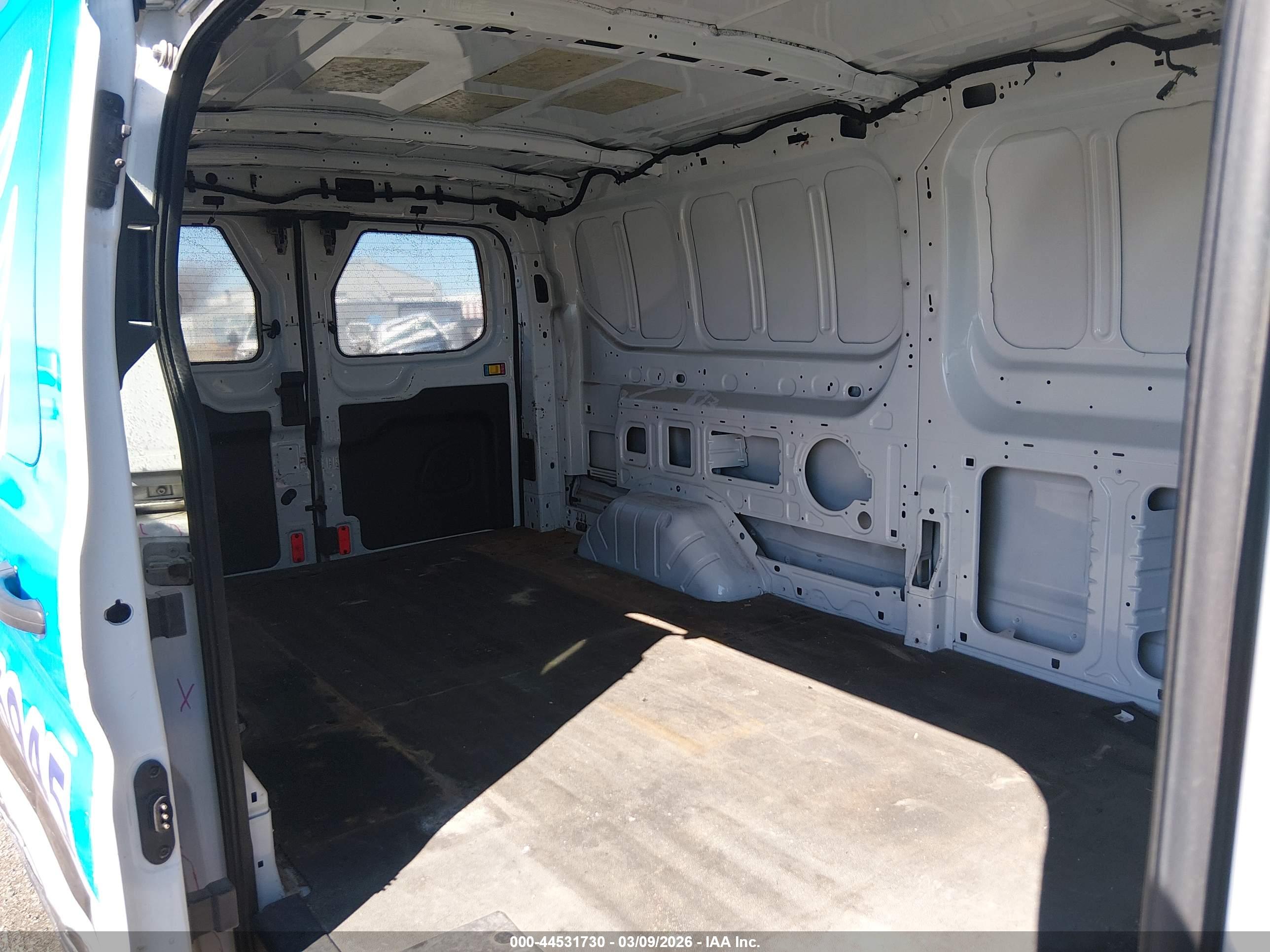 FORD TRANSIT-250 image 8