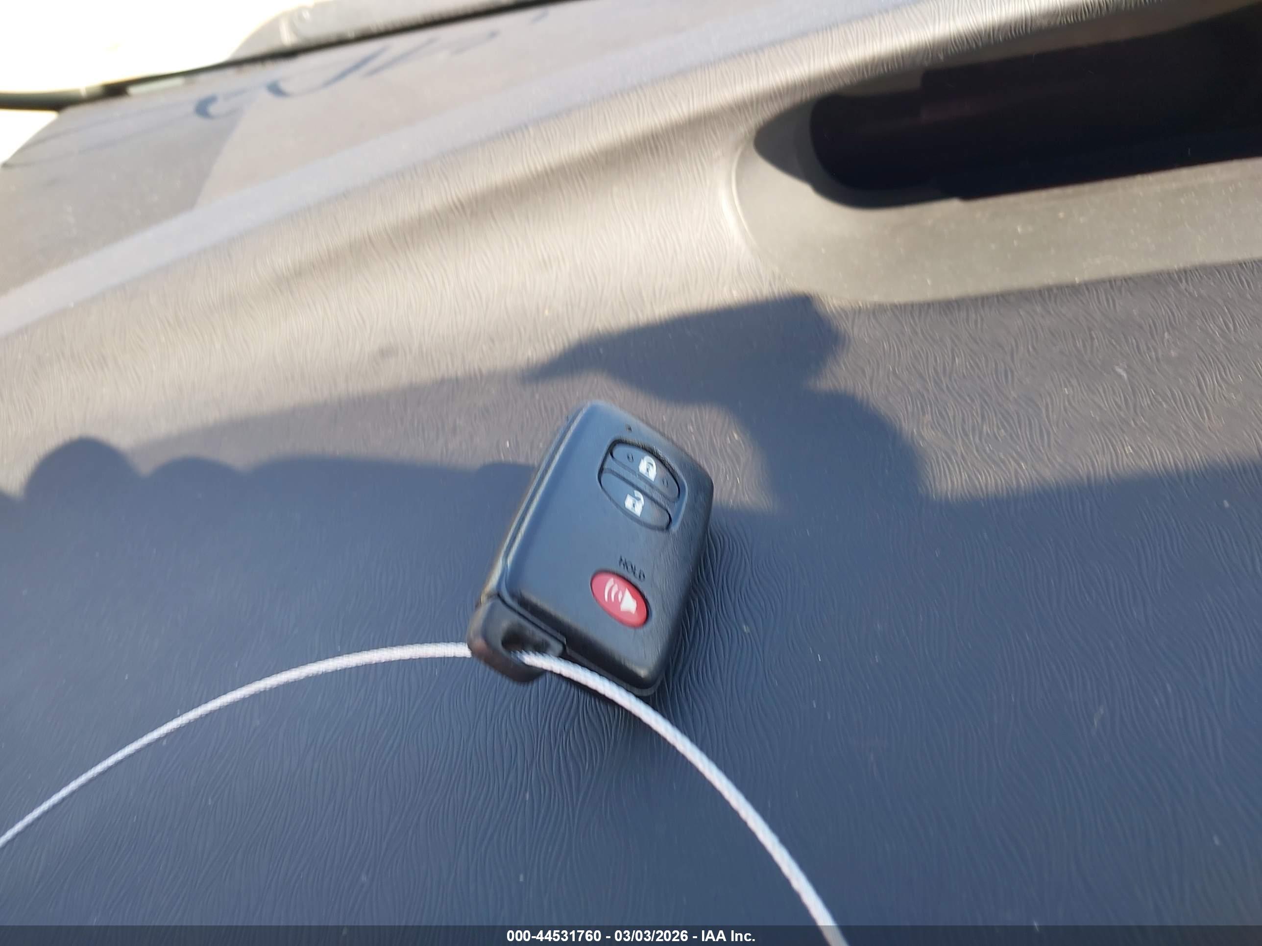 TOYOTA PRIUS image 11