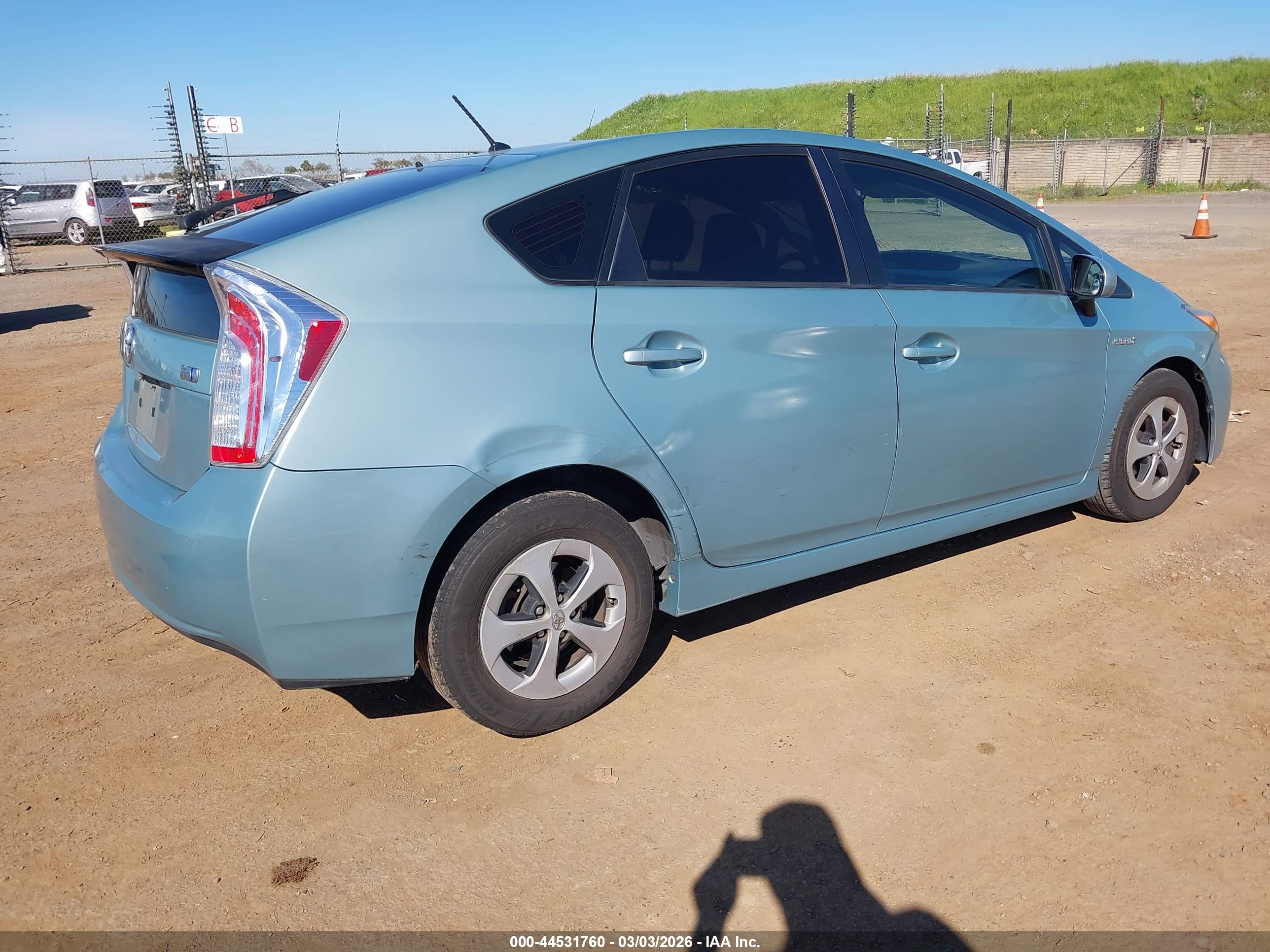 TOYOTA PRIUS image 4