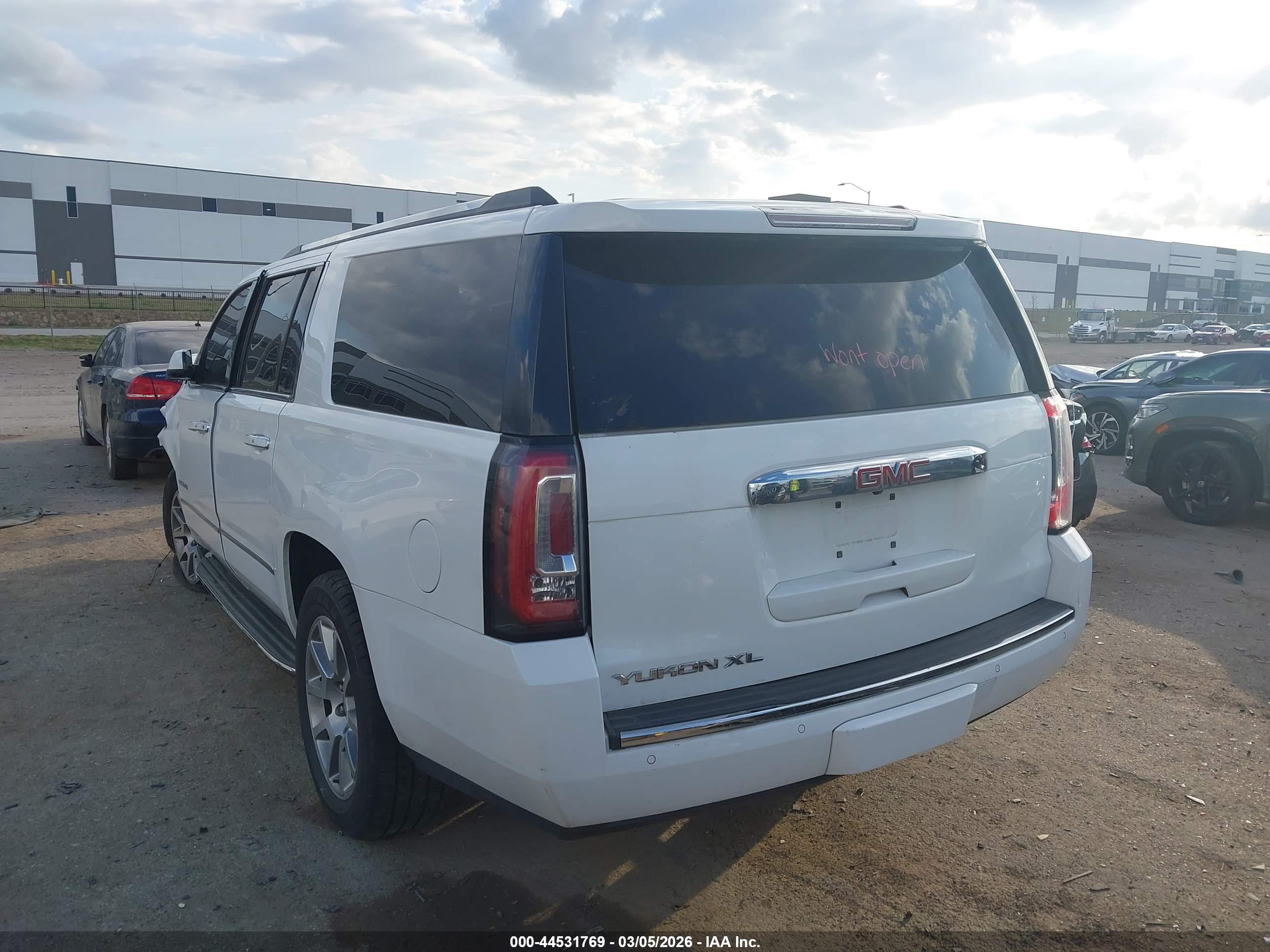 GMC YUKON image 3