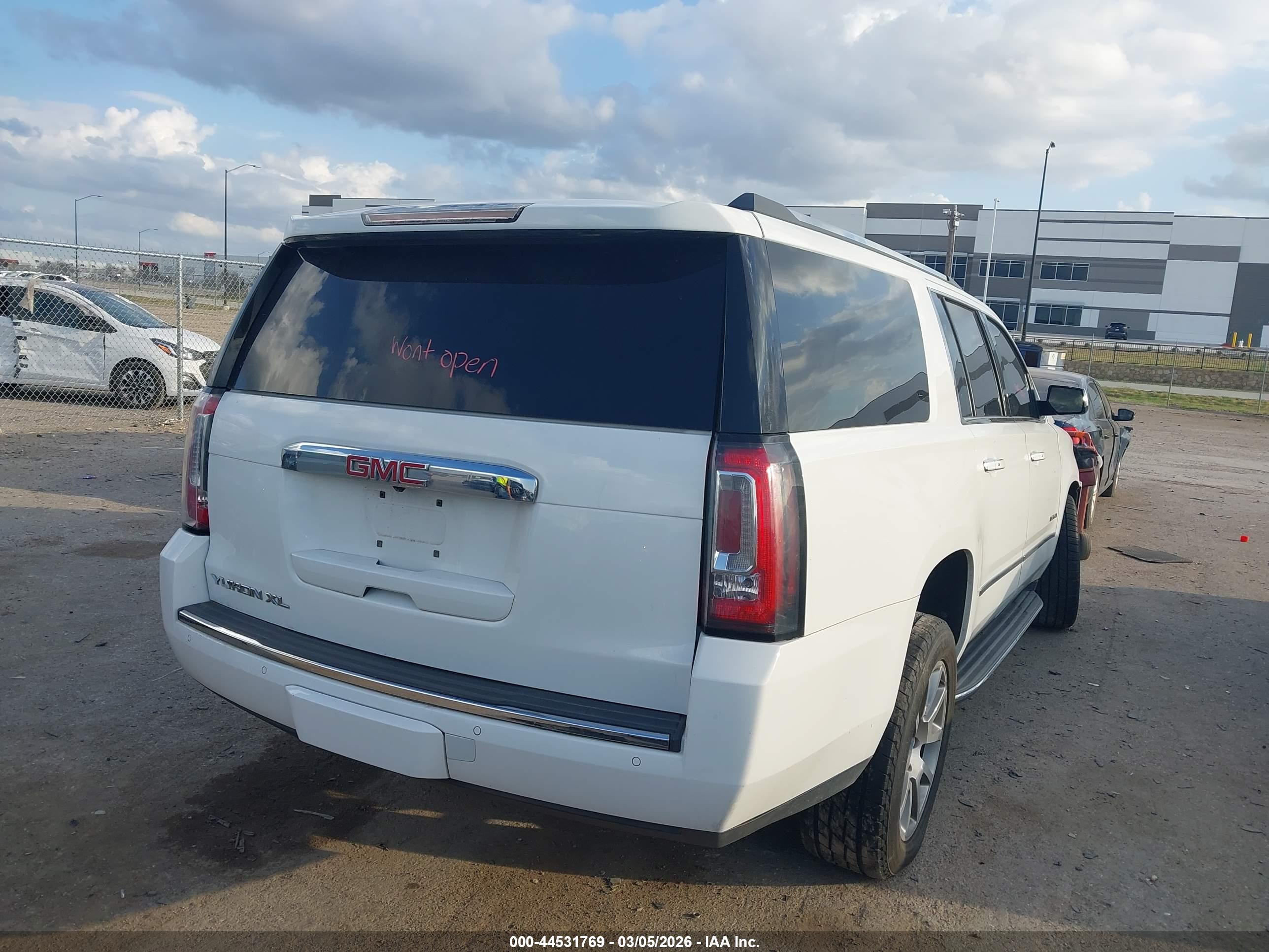GMC YUKON image 4