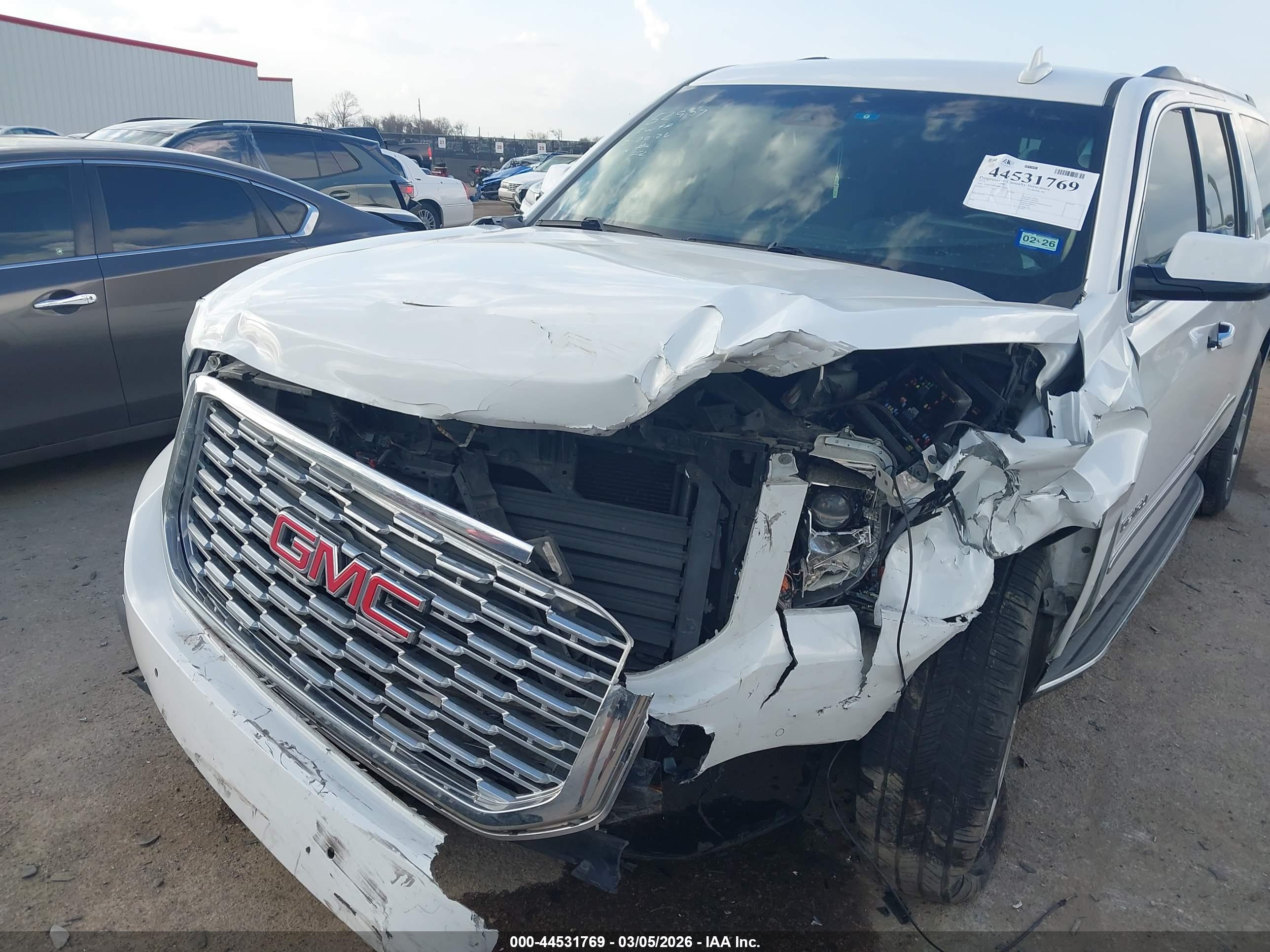 GMC YUKON image 6