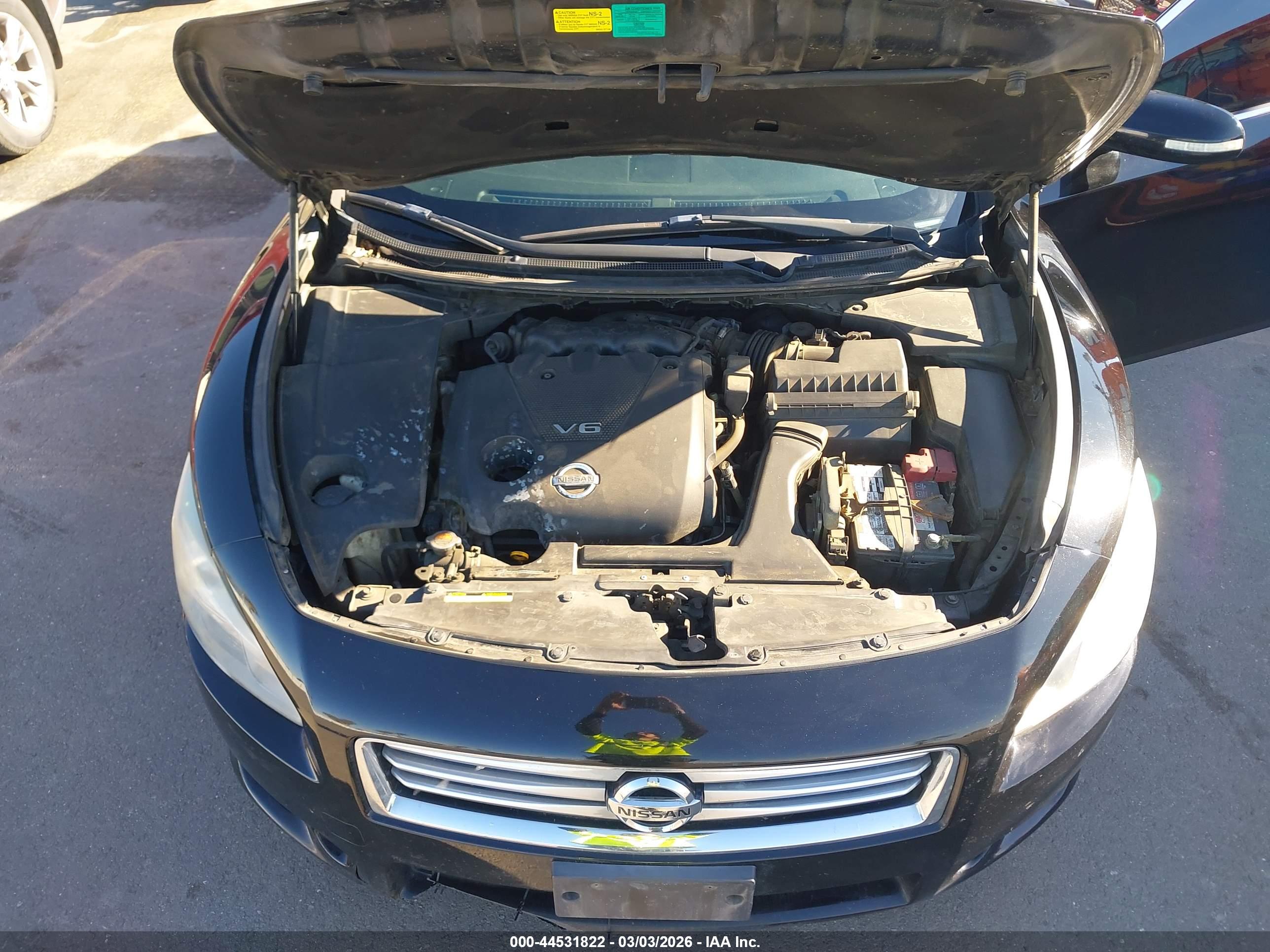 NISSAN MAXIMA image 10
