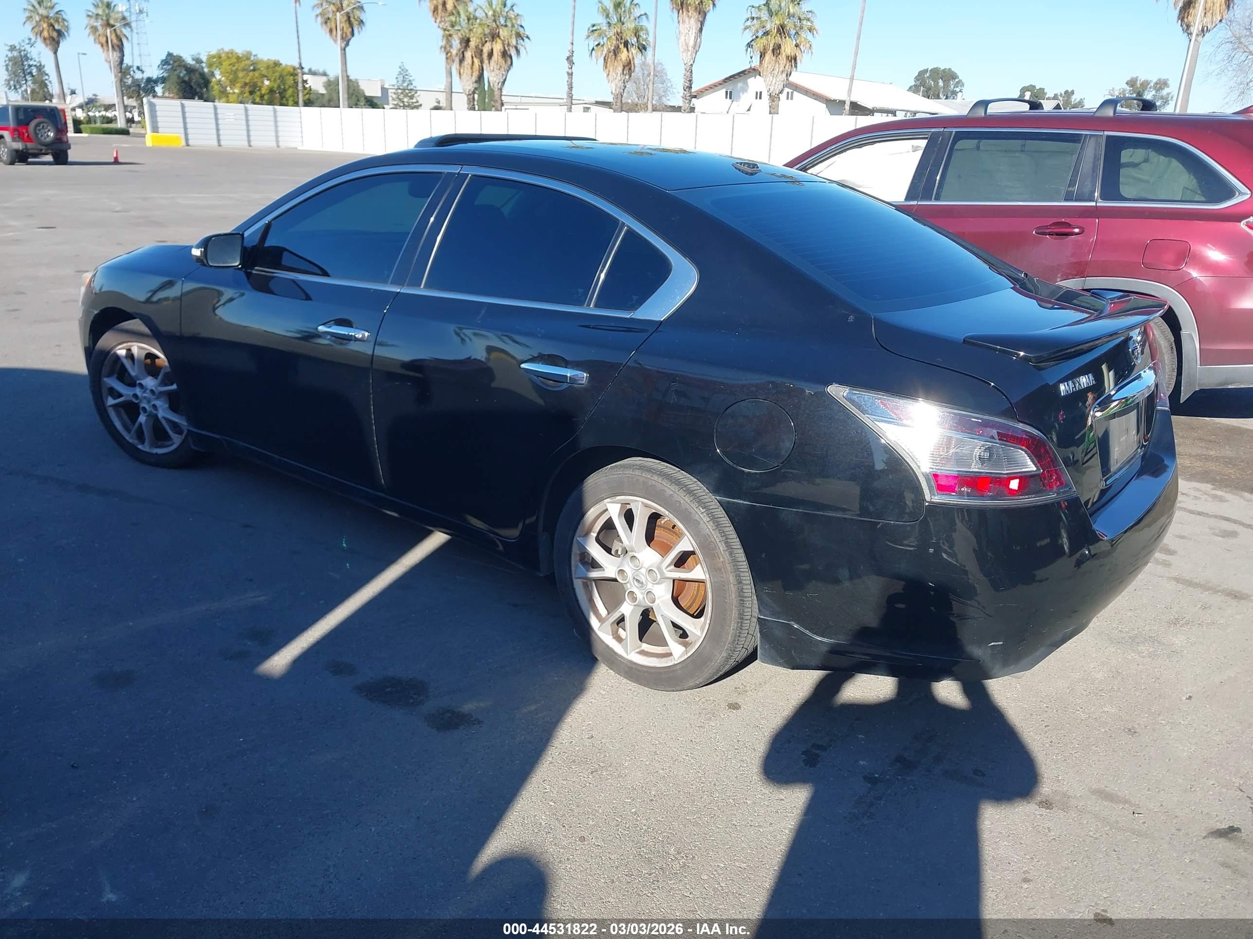 NISSAN MAXIMA image 3