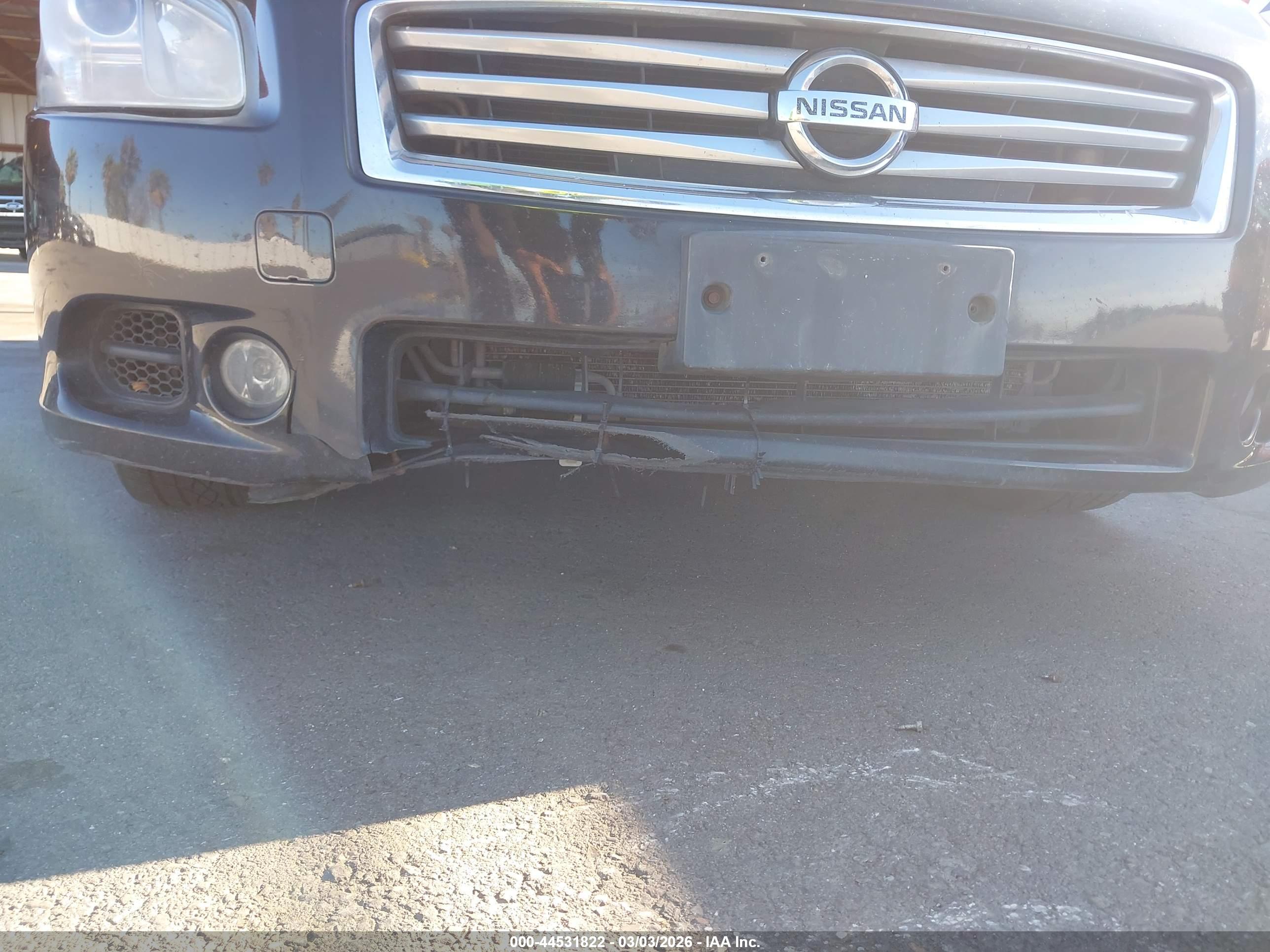 NISSAN MAXIMA image 6