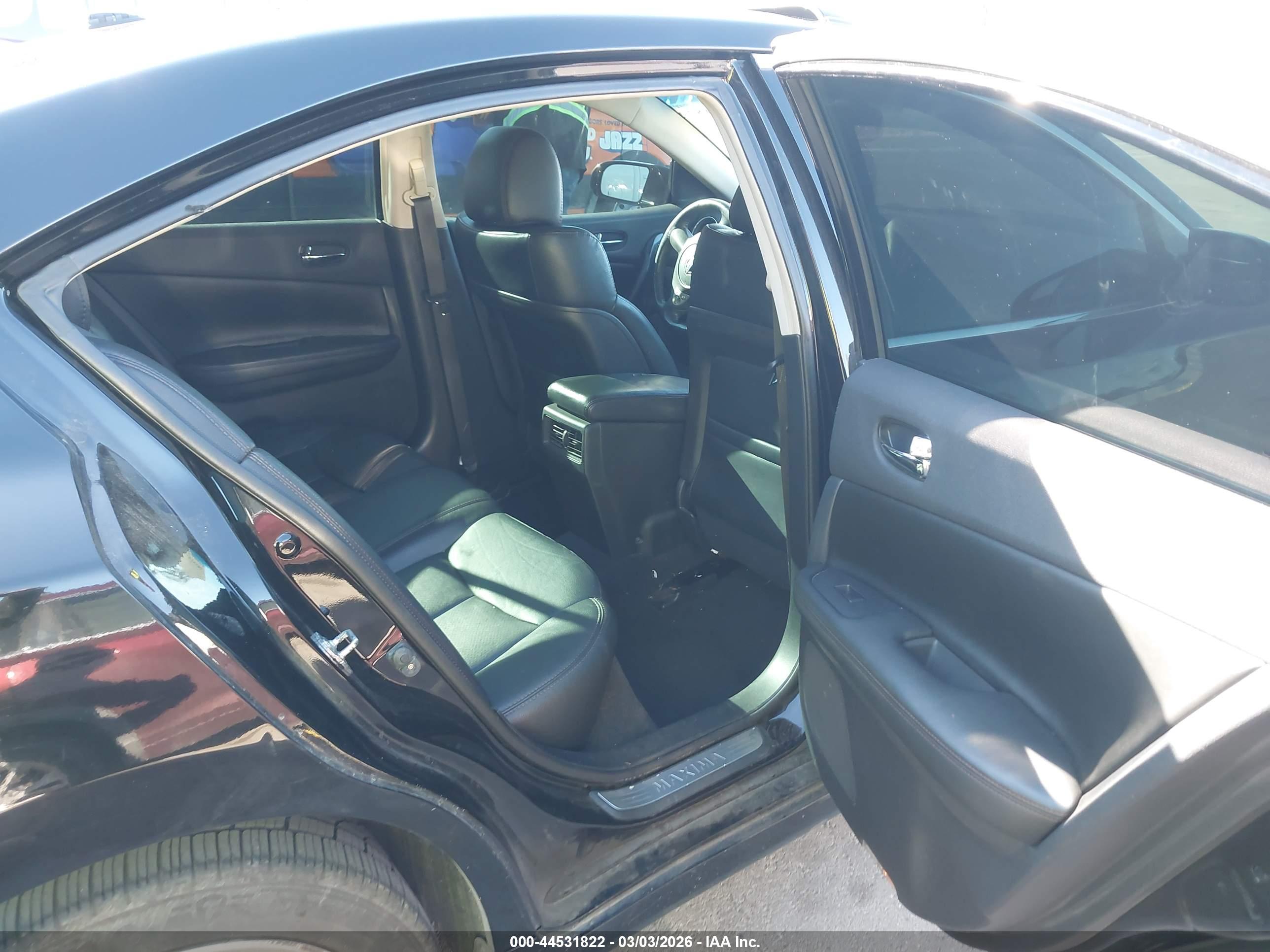 NISSAN MAXIMA image 8