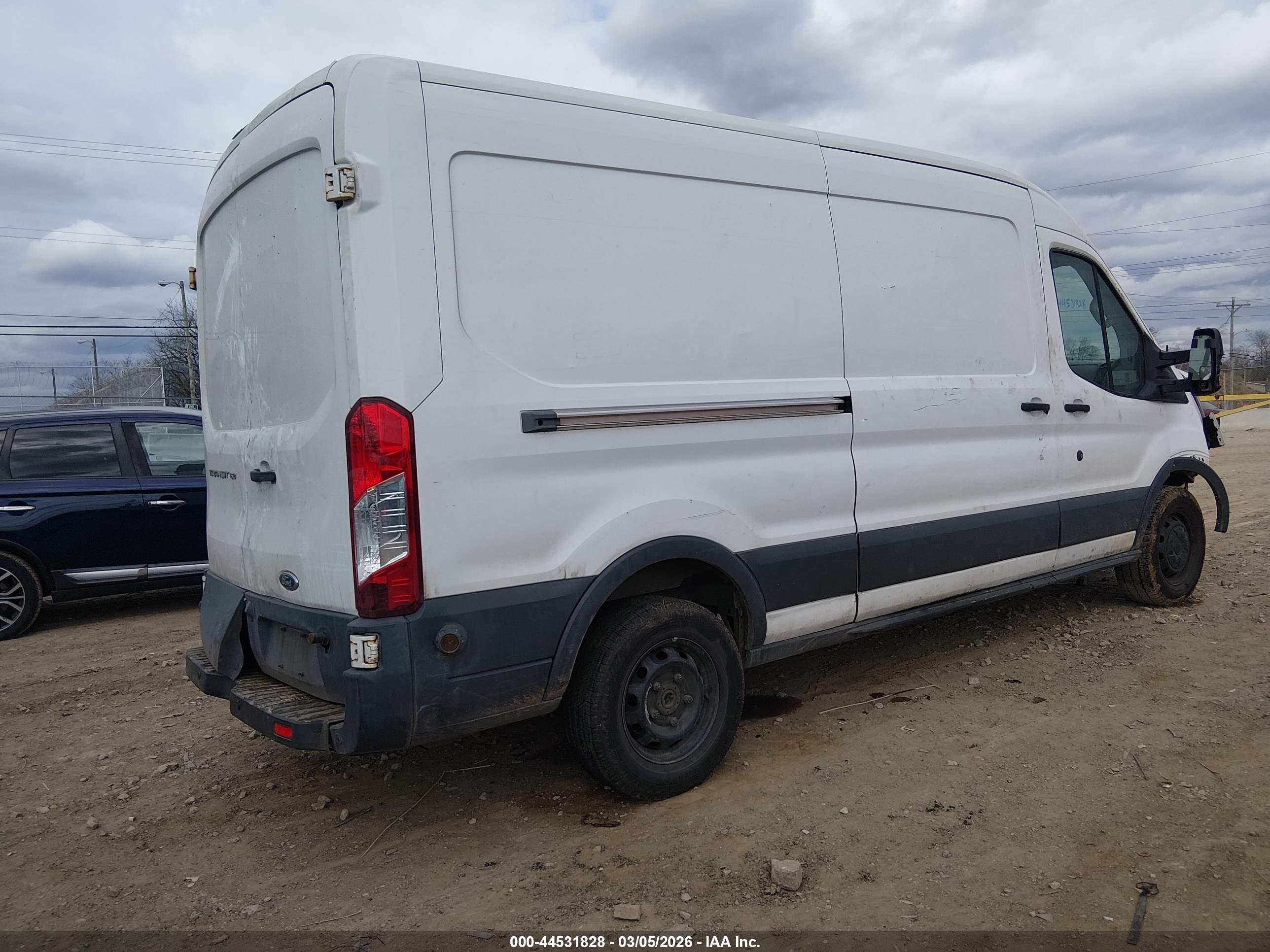 FORD TRANSIT-150 image 4