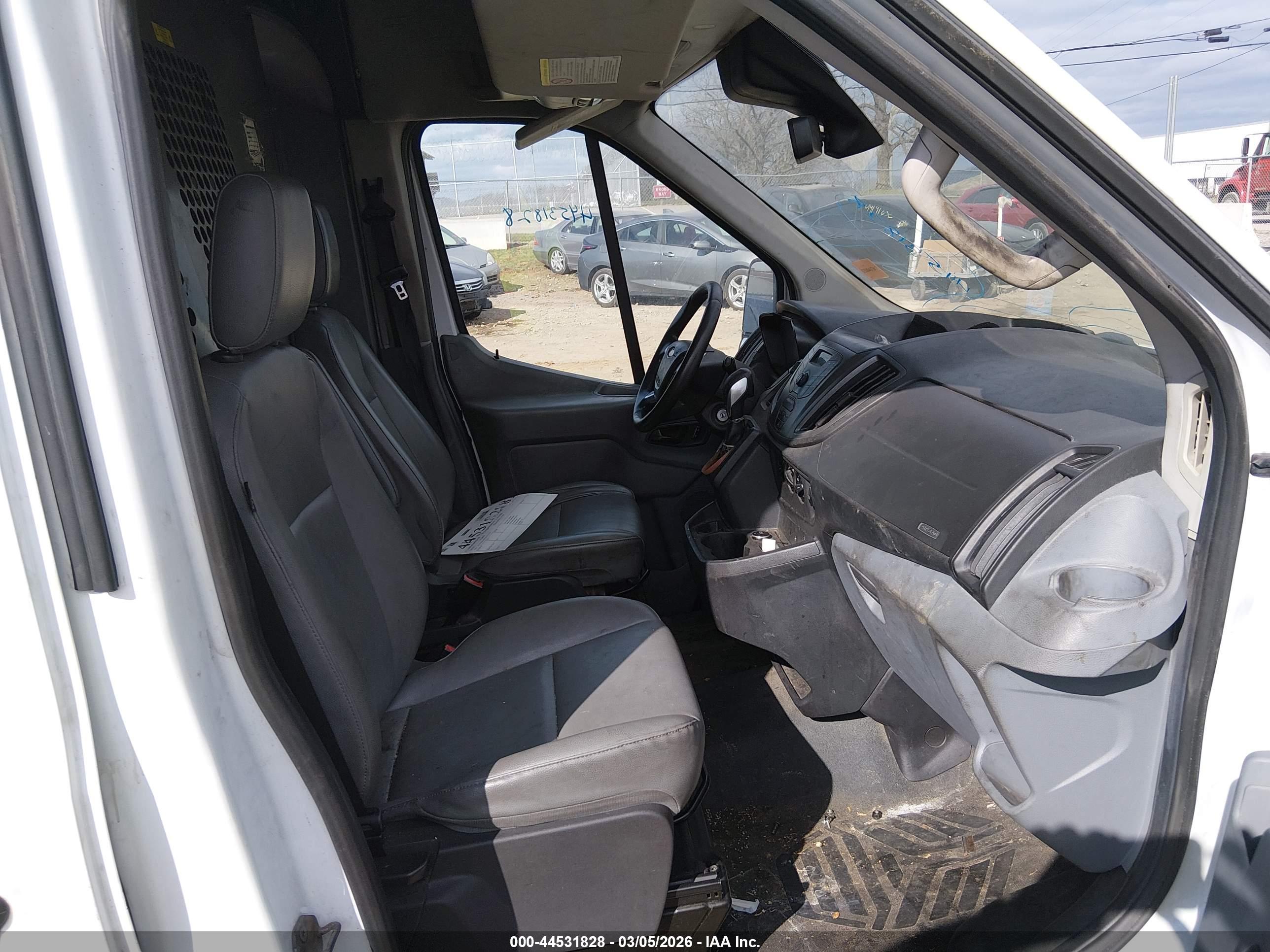 FORD TRANSIT-150 image 5
