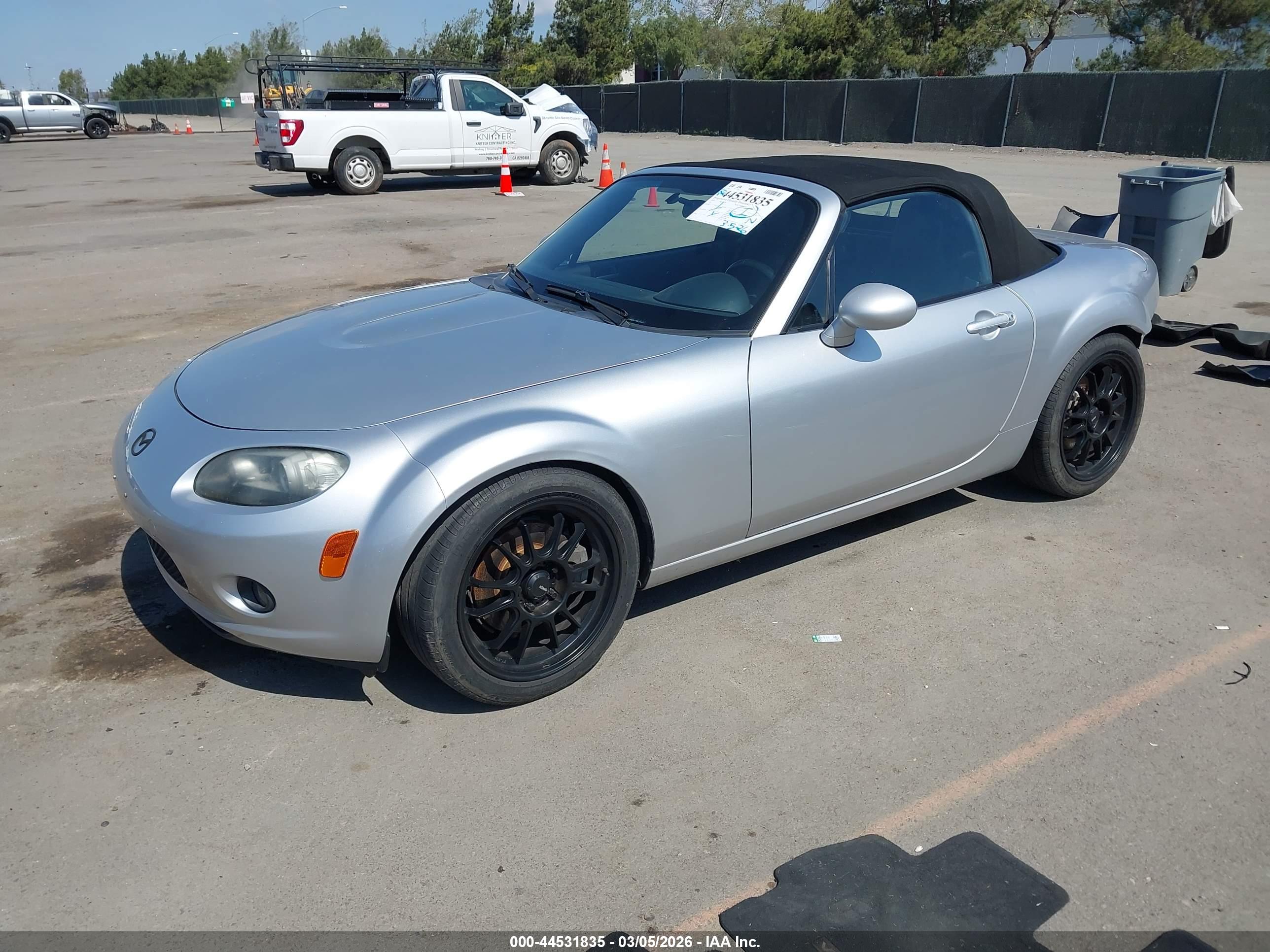 MAZDA MX-5 image 2