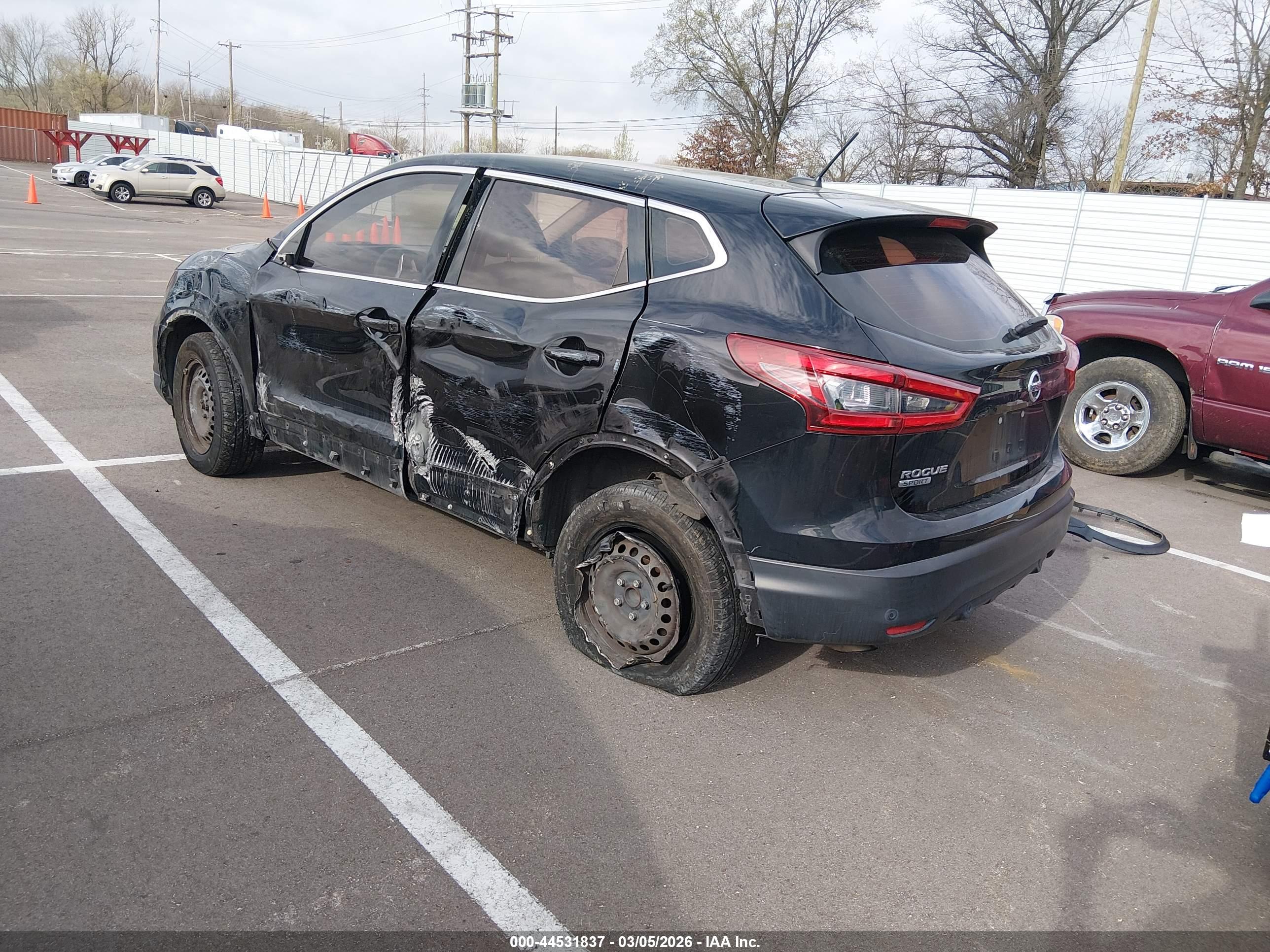 NISSAN ROGUE image 3