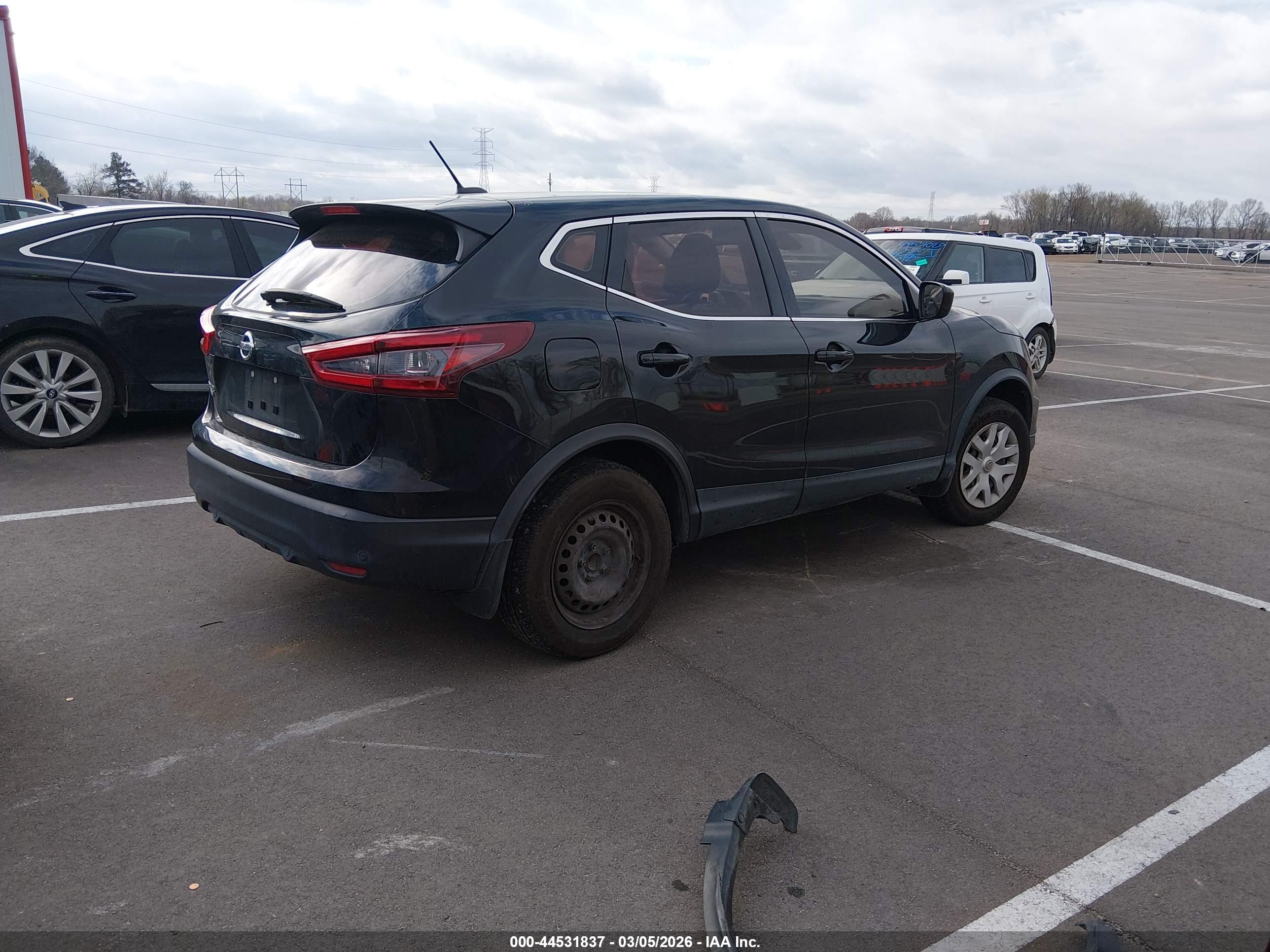 NISSAN ROGUE image 4