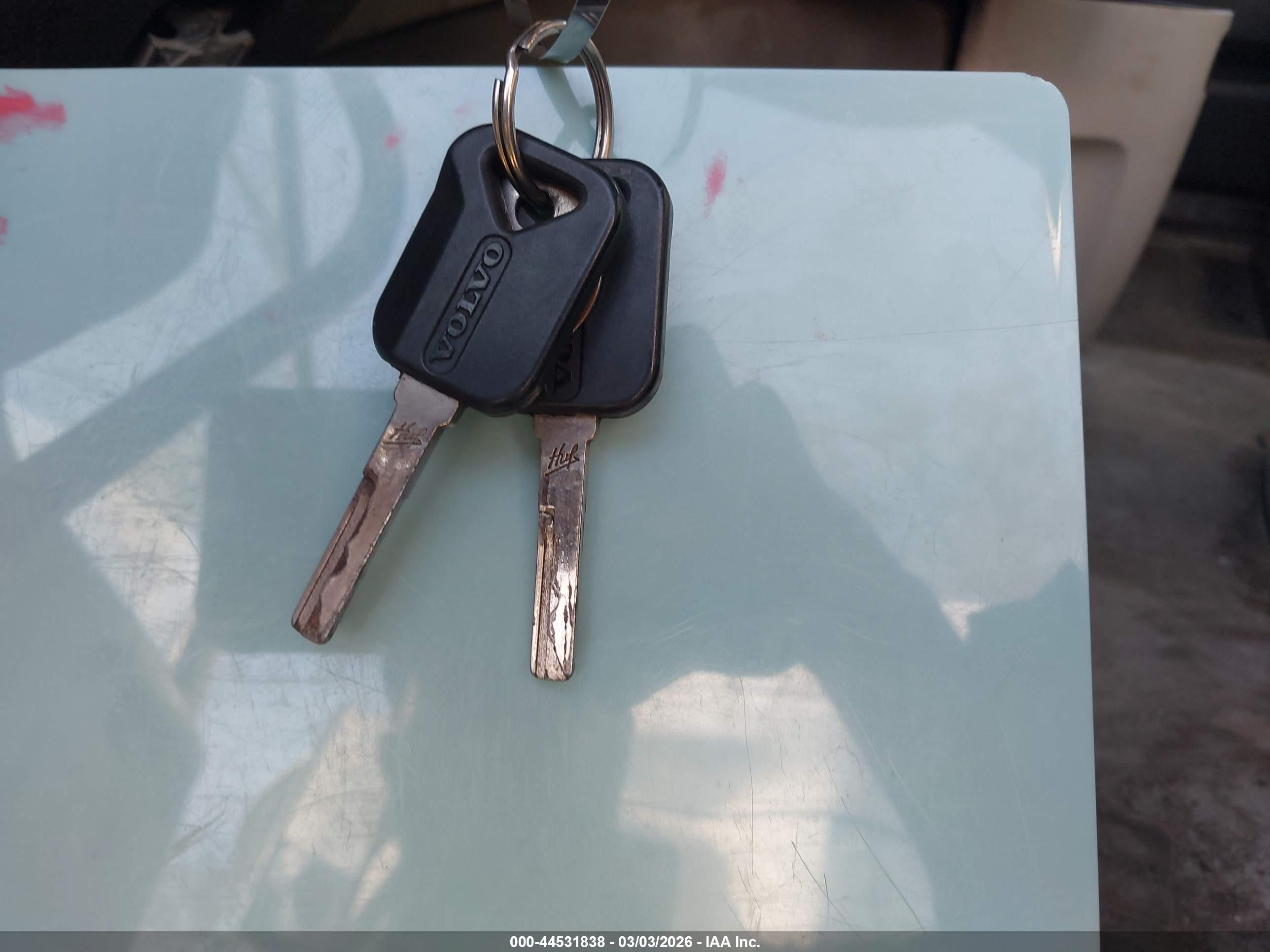 VOLVO VN image 11