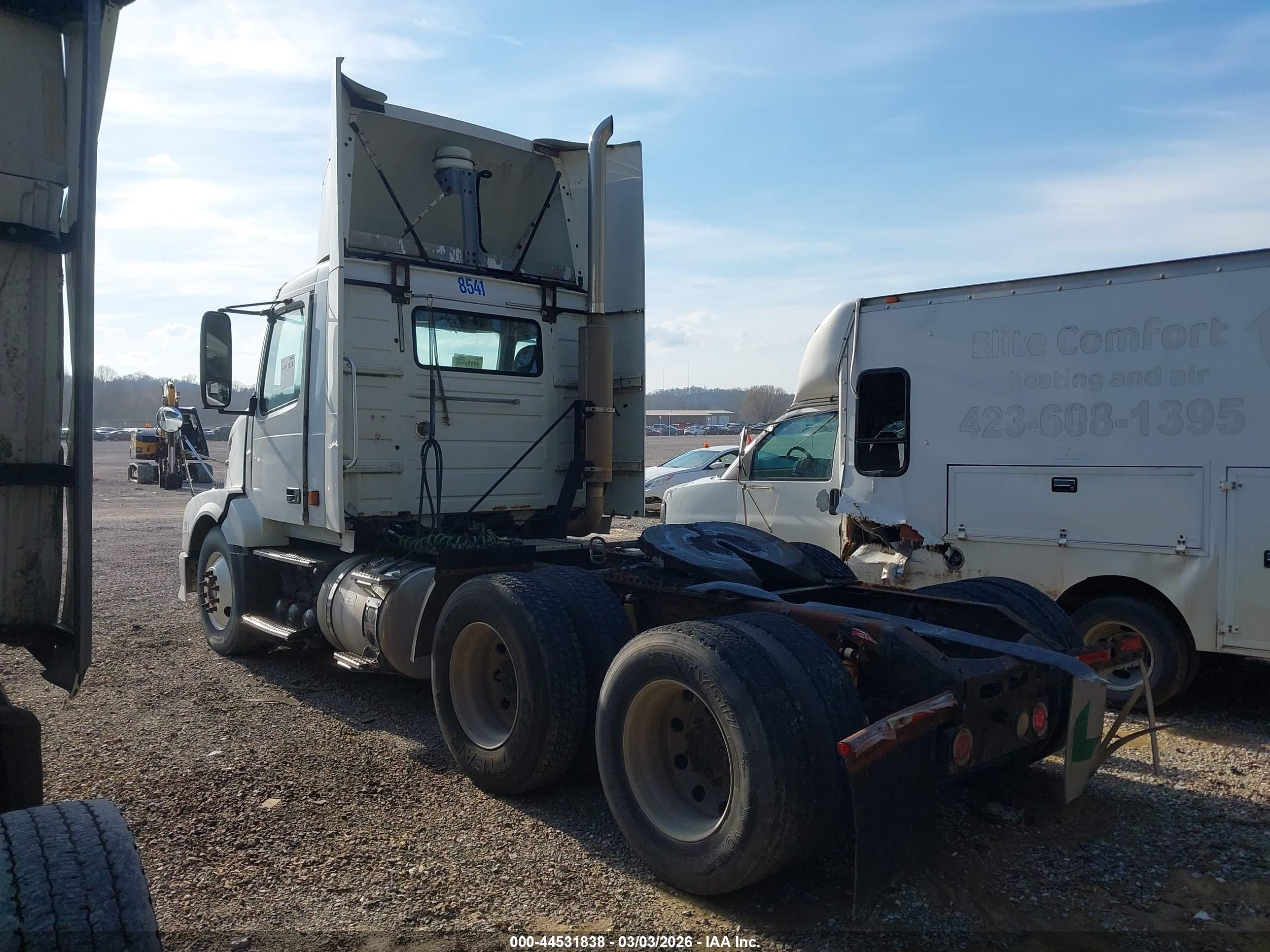 VOLVO VN image 3