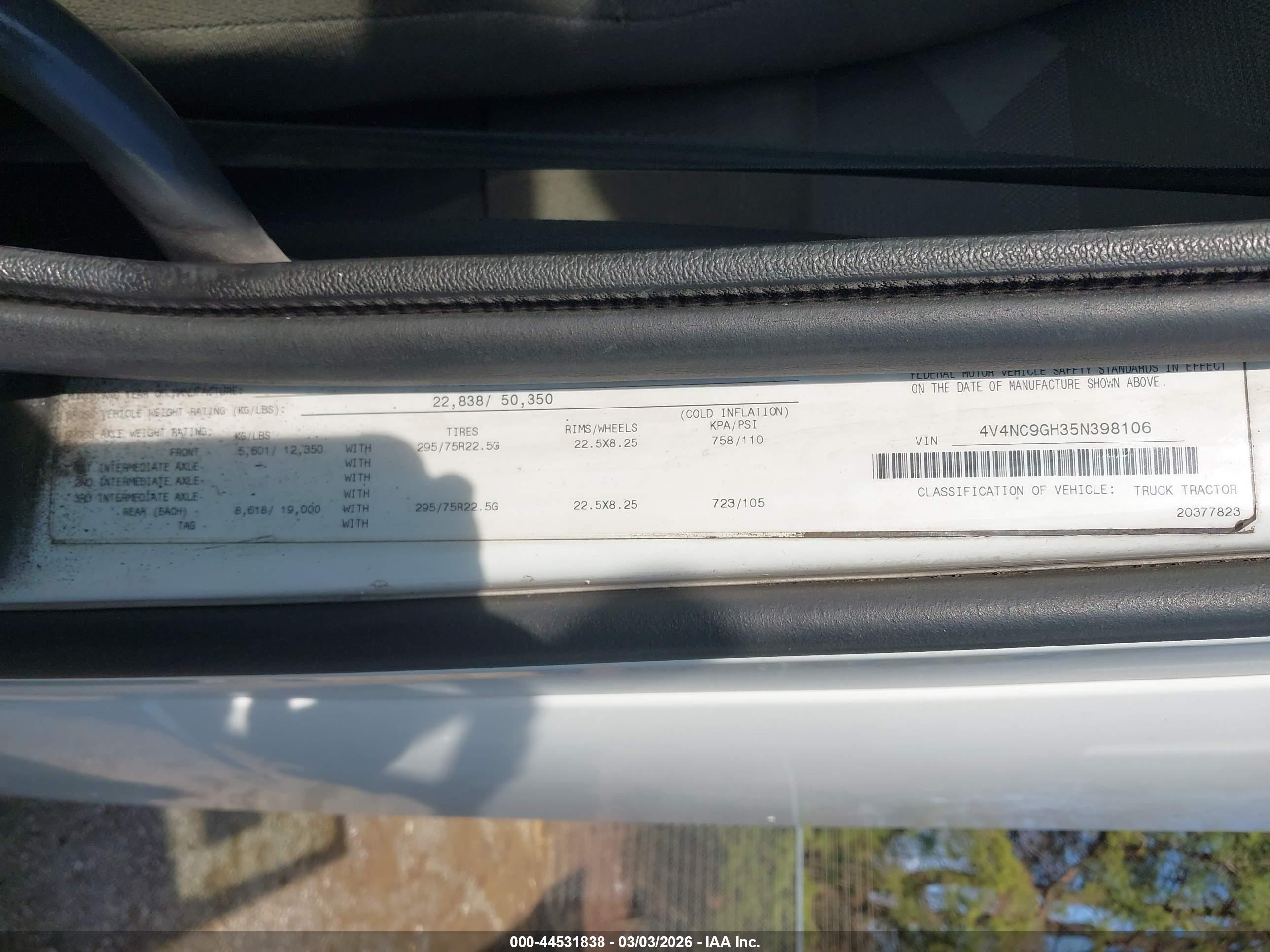 VOLVO VN image 9