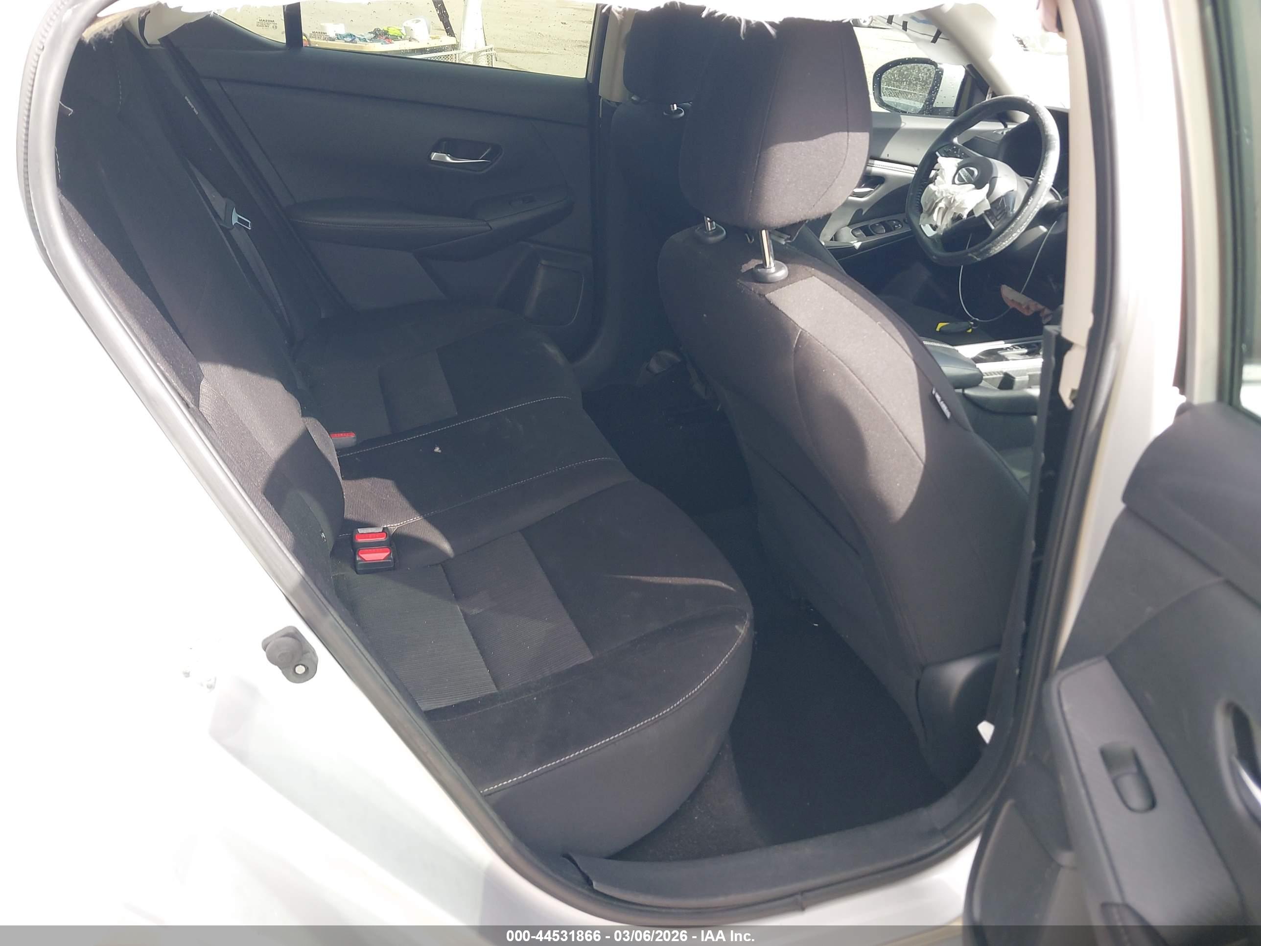 NISSAN SENTRA image 8