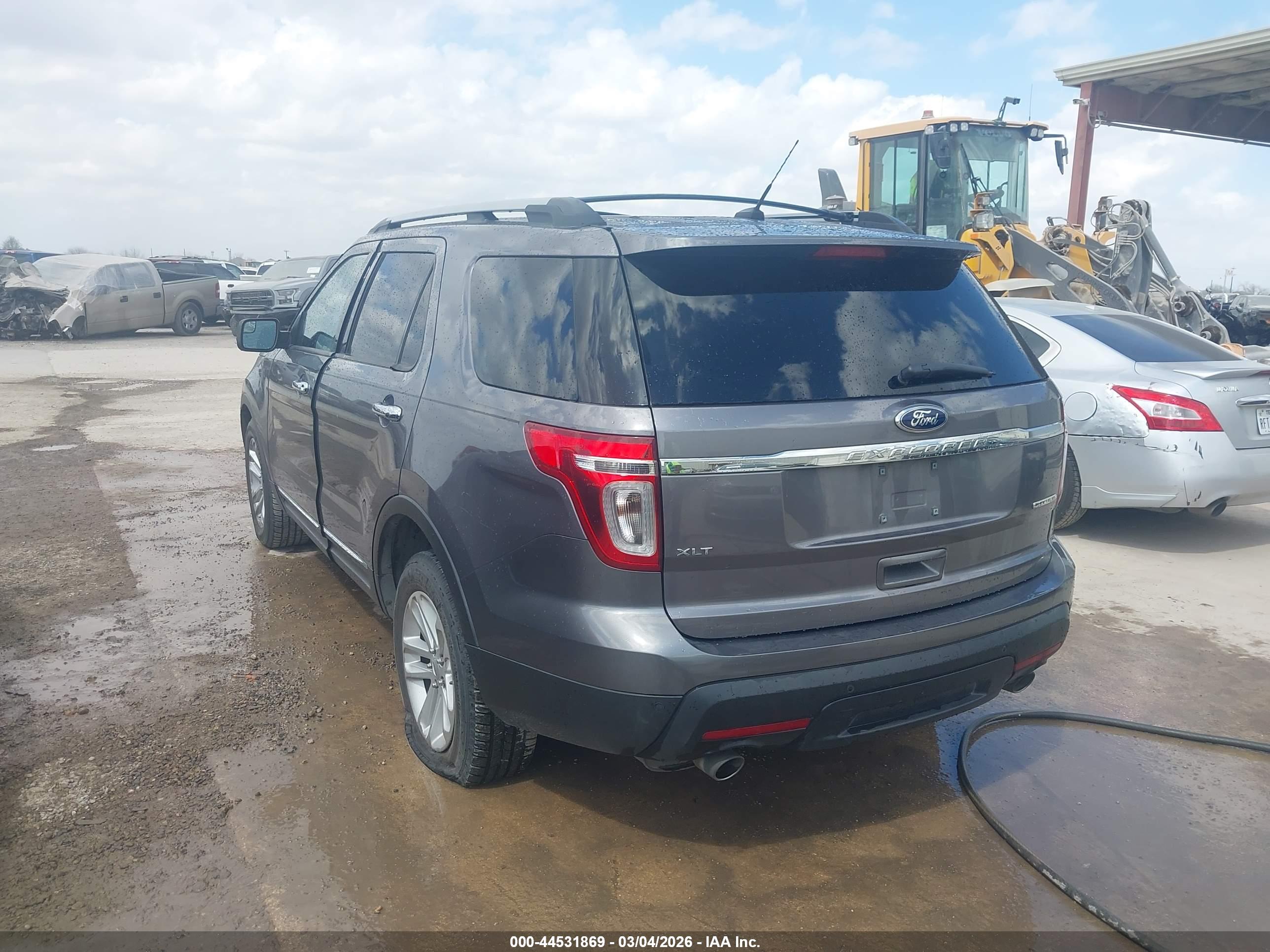 FORD EXPLORER image 3