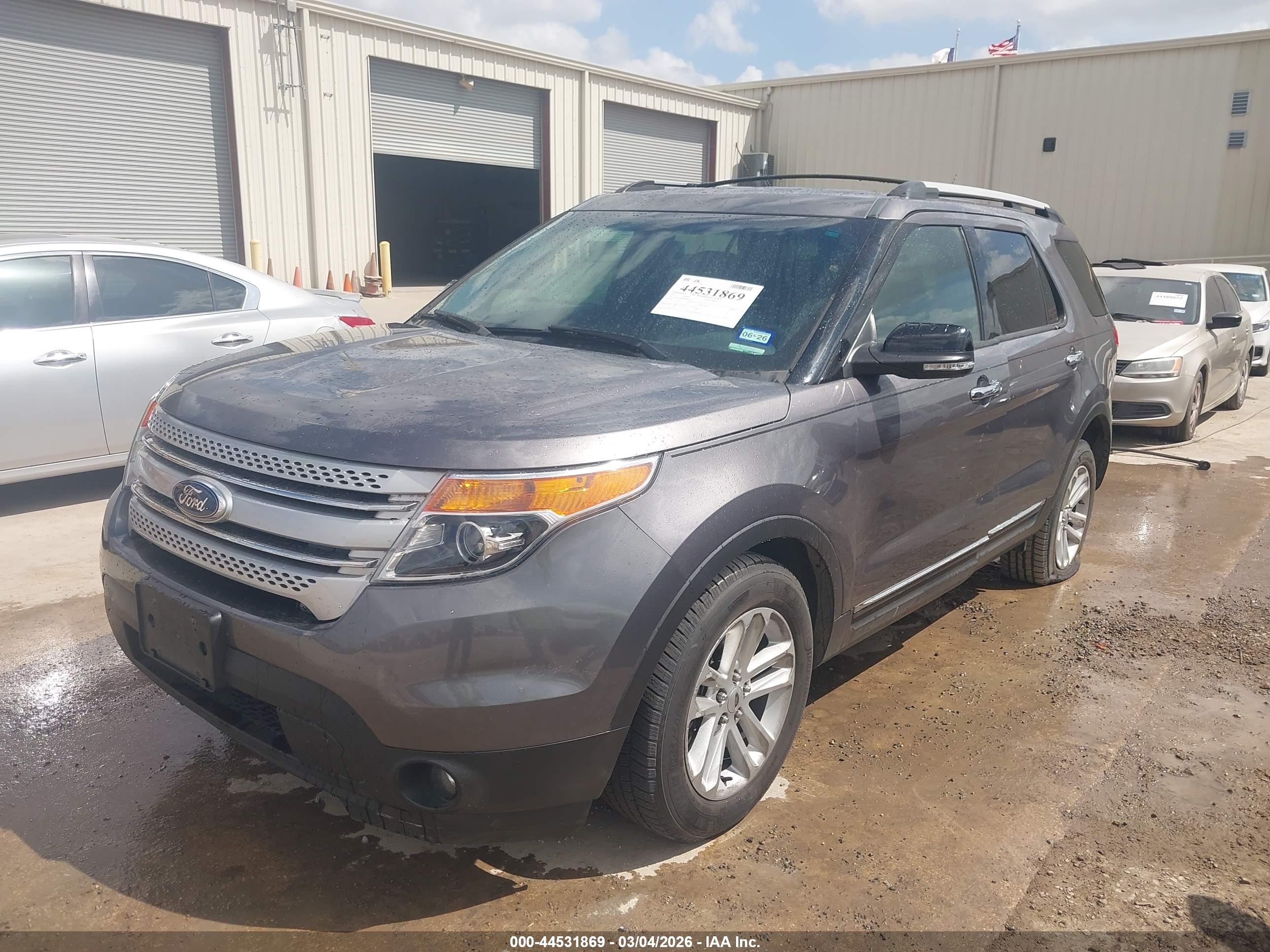FORD EXPLORER image 6