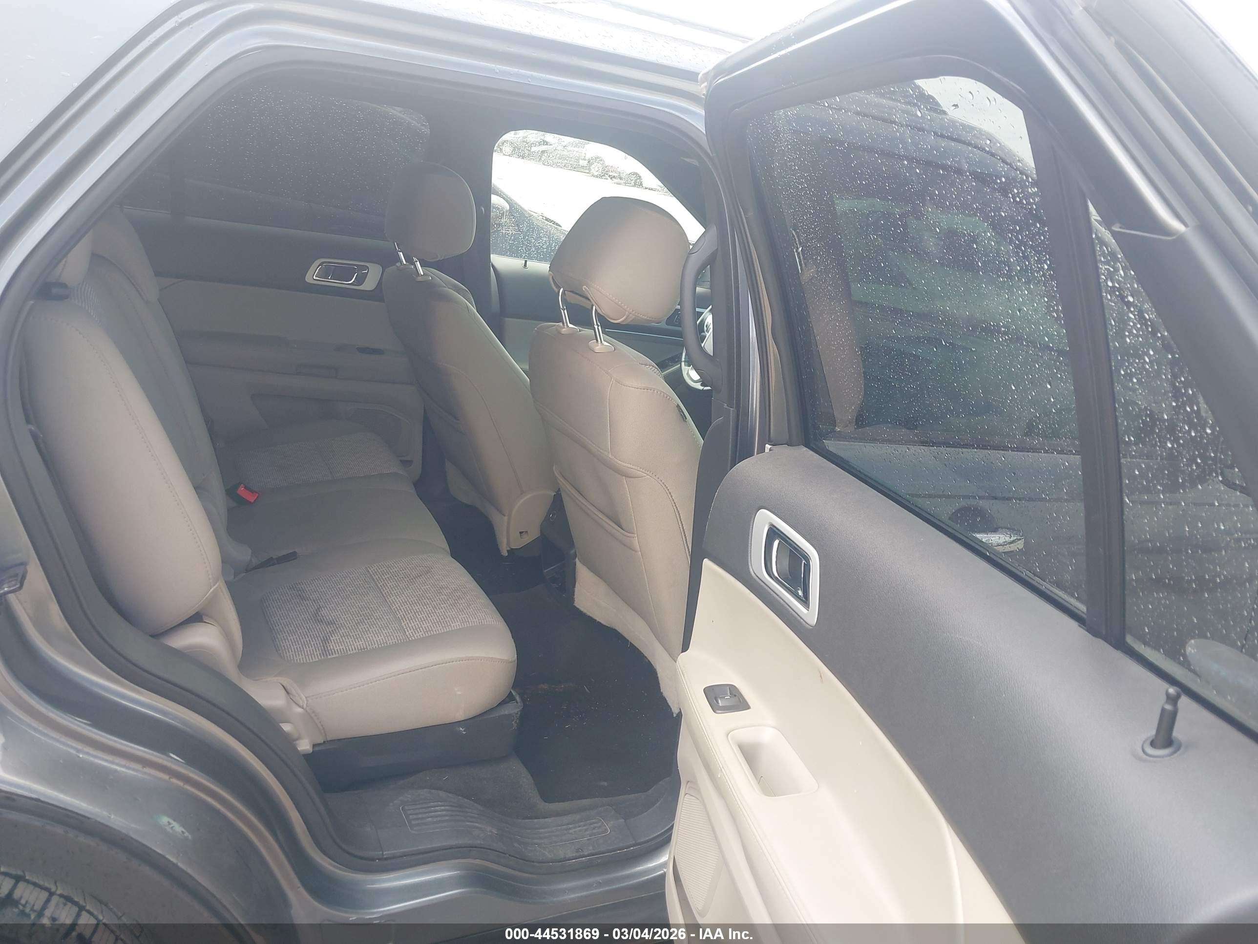 FORD EXPLORER image 8