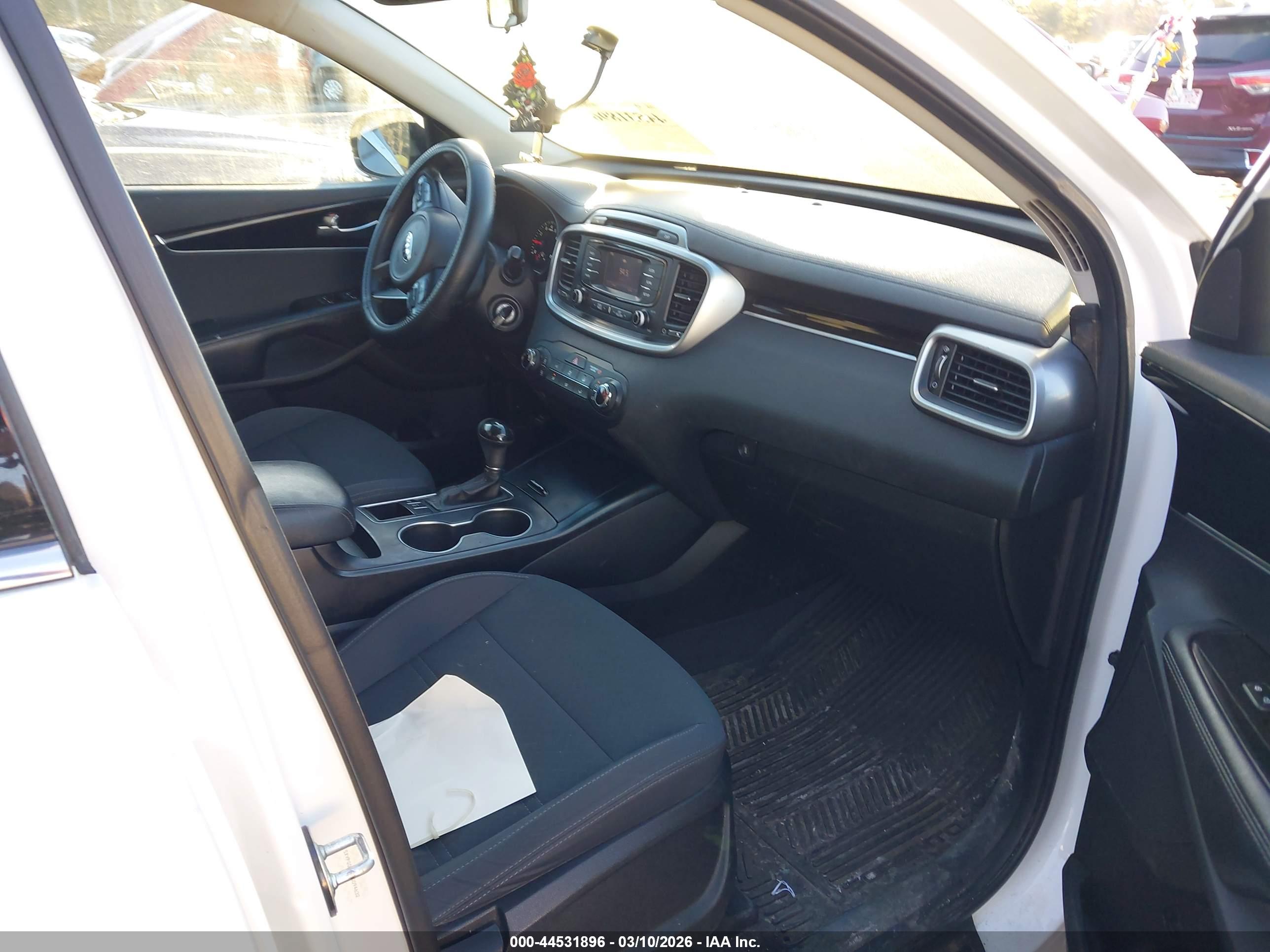 KIA SORENTO image 5